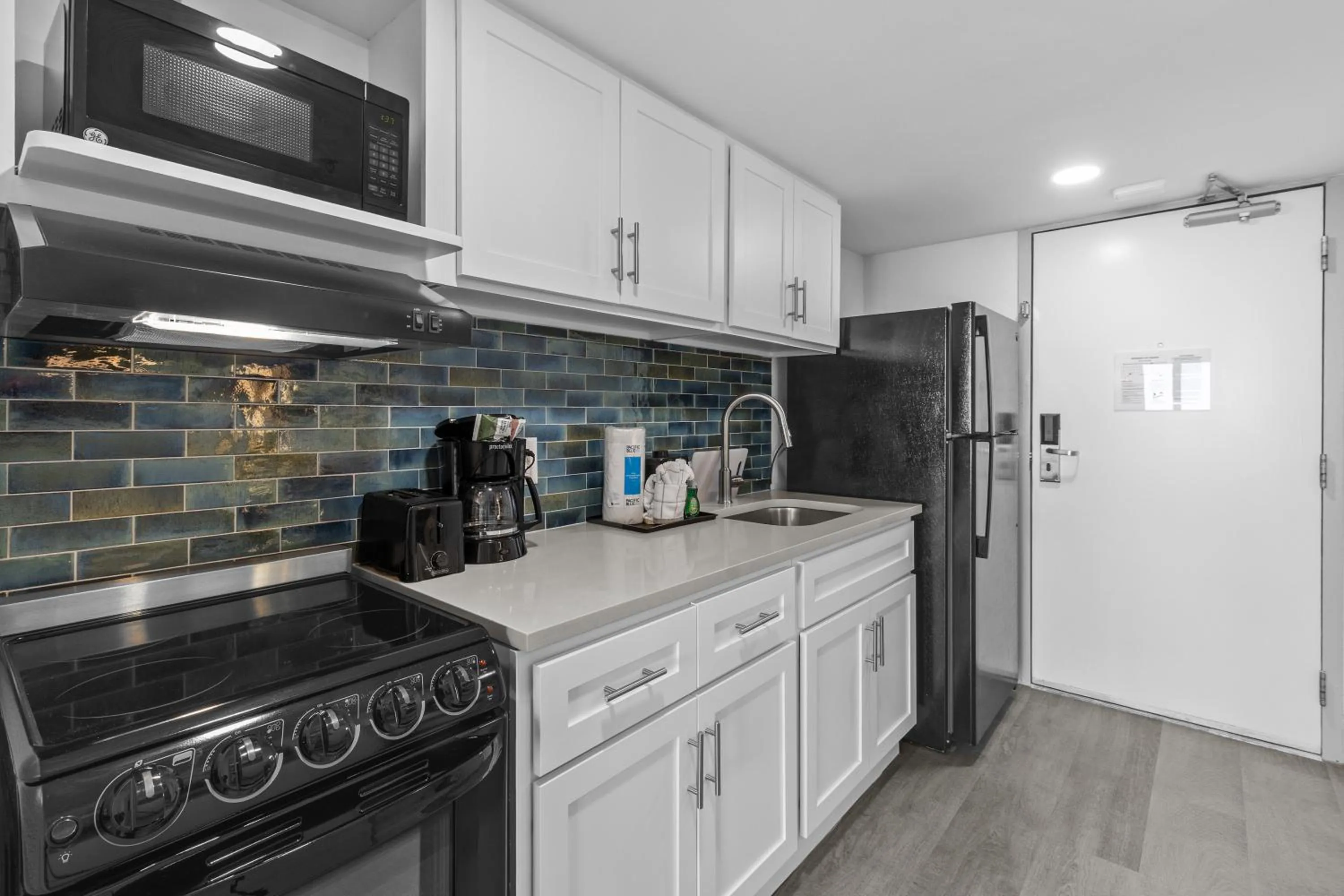 Kitchen or kitchenette in Compass Cove