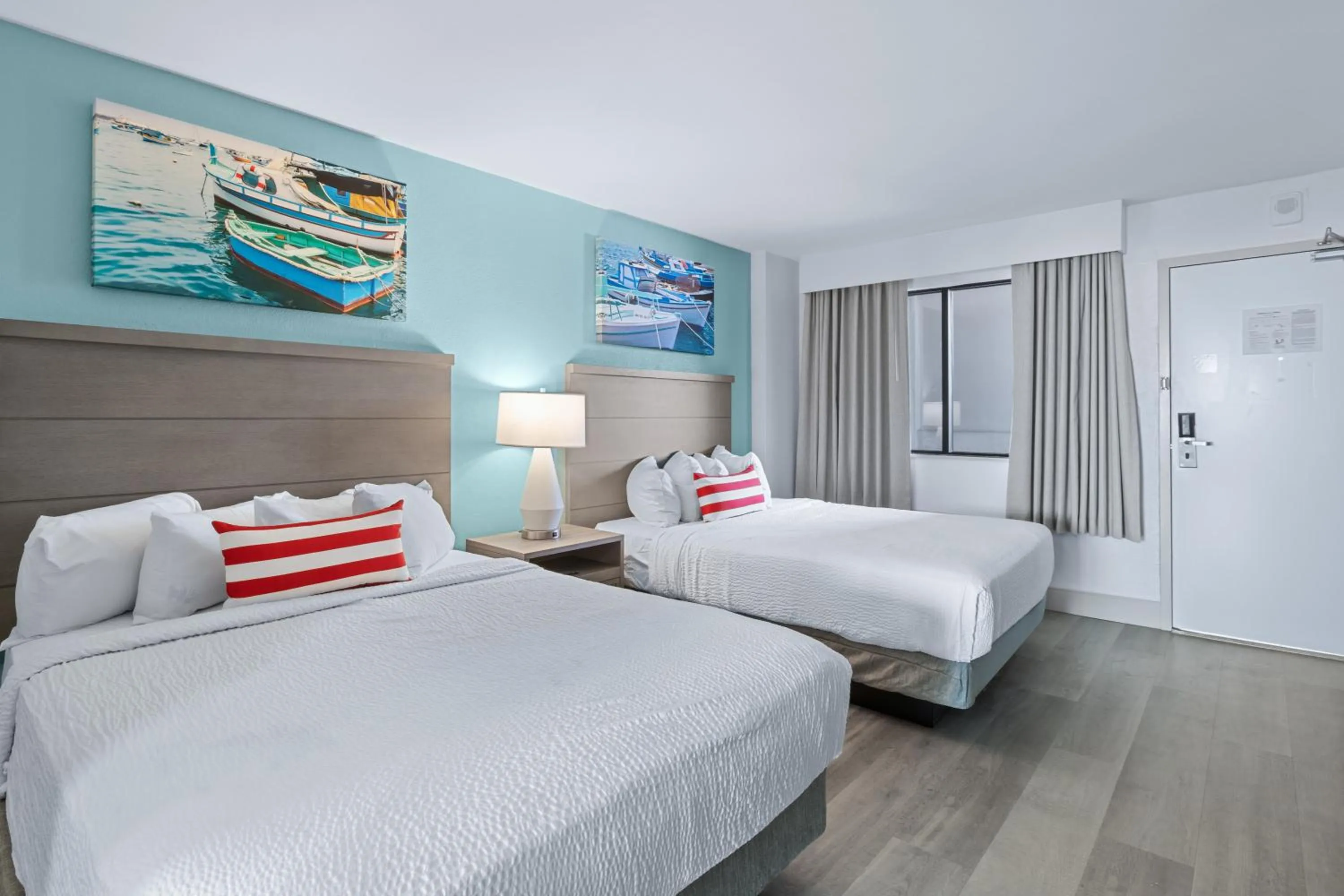 Bedroom, Bed in Compass Cove