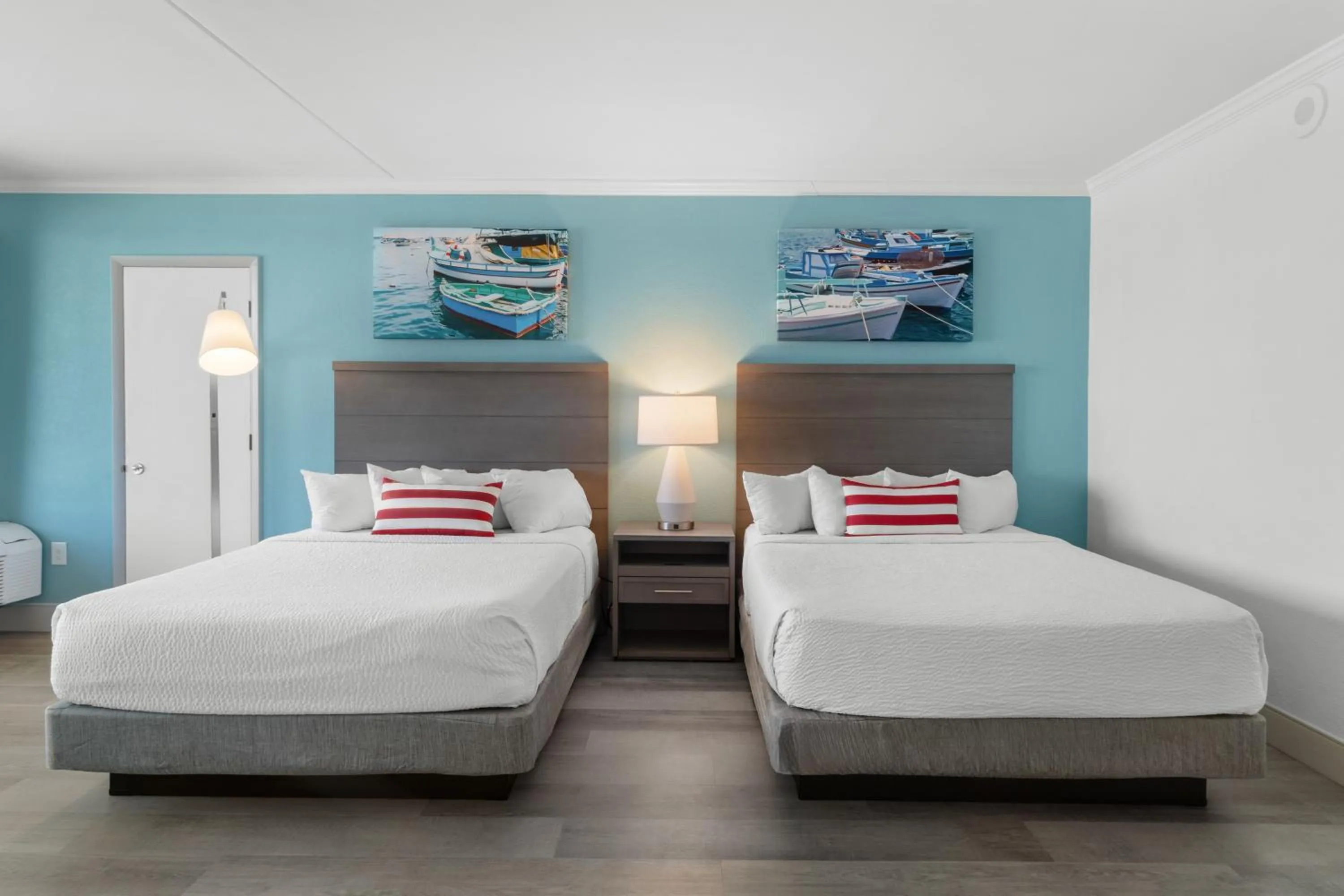 Bedroom, Bed in Compass Cove