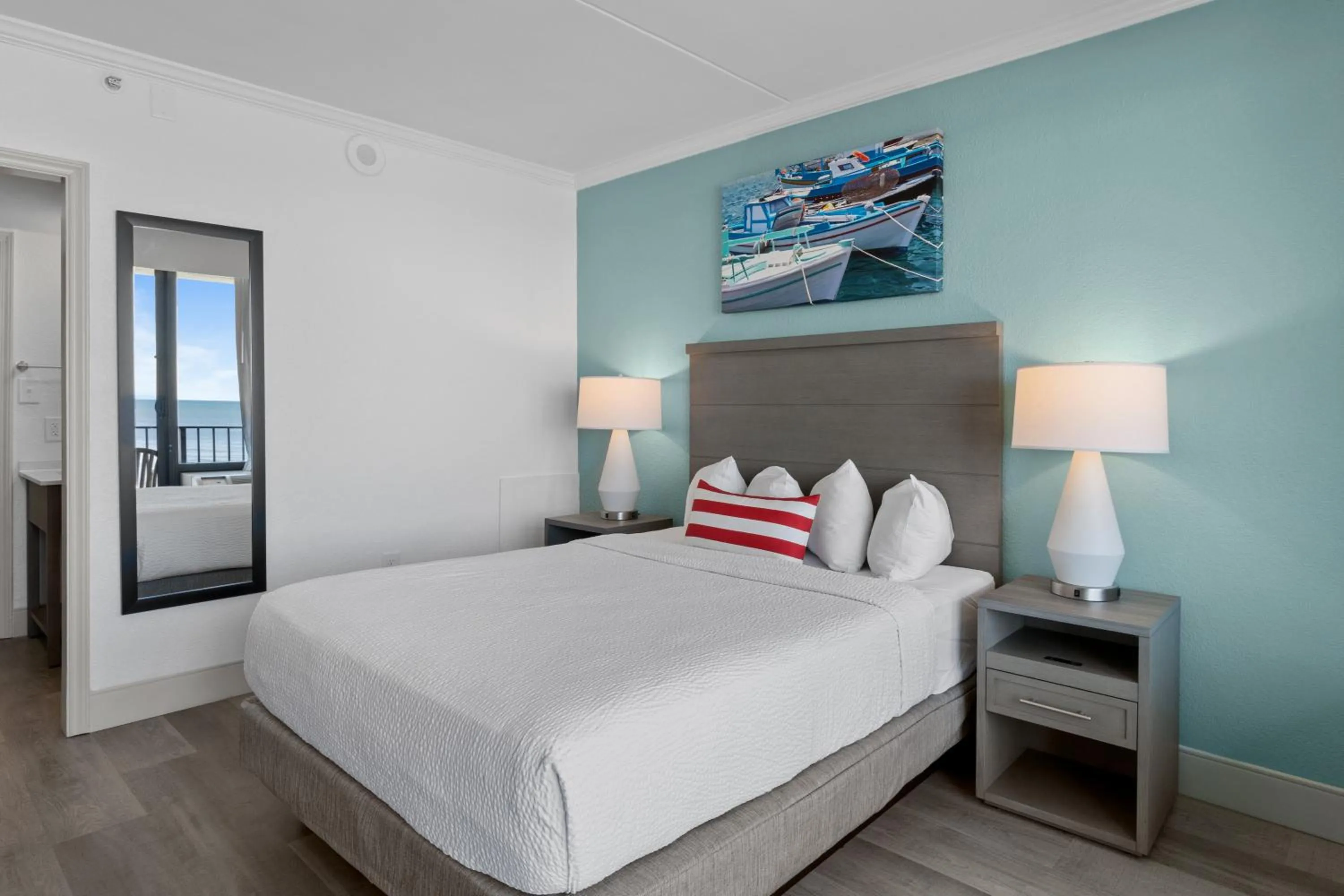 Bedroom, Bed in Compass Cove