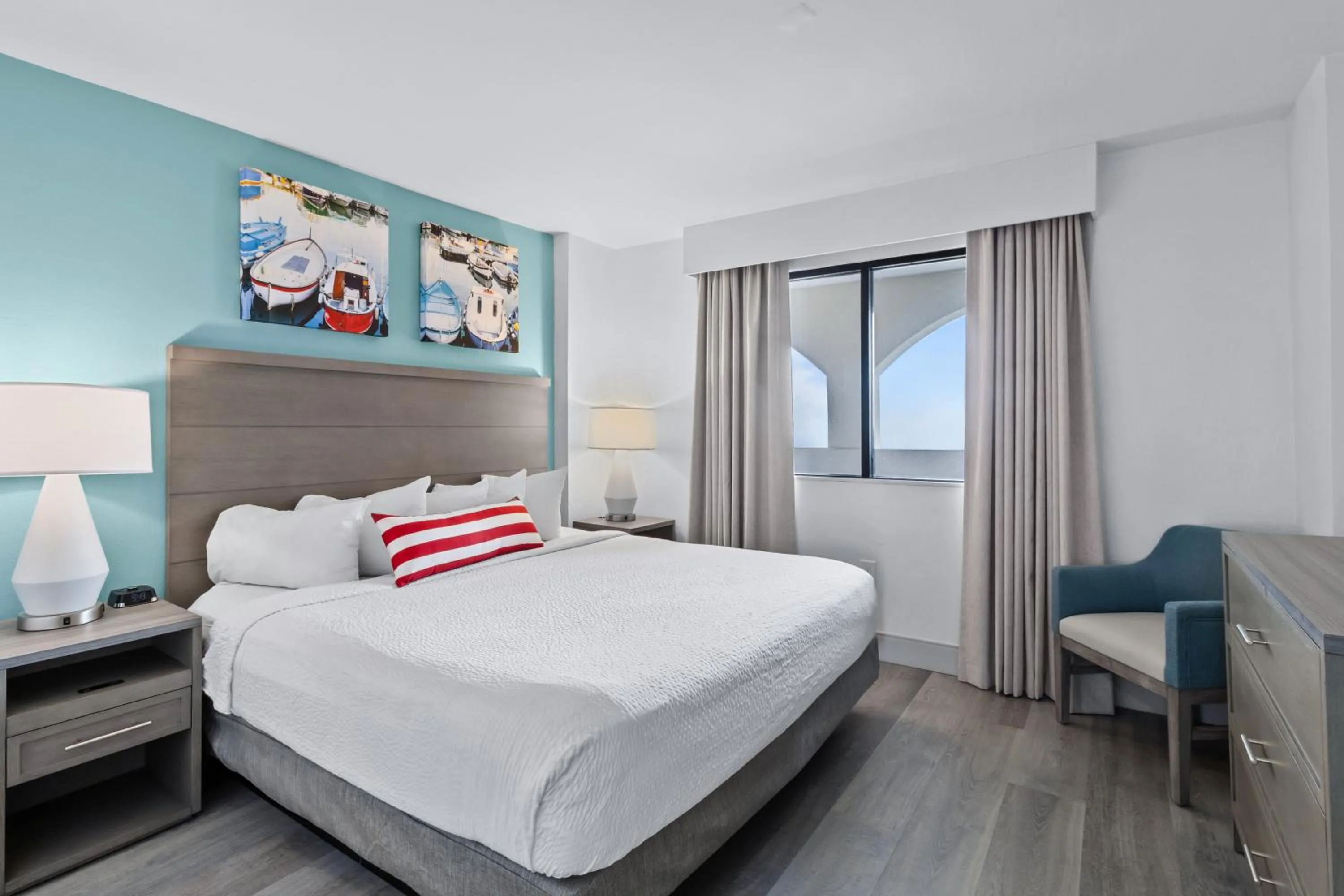 Bedroom, Bed in Compass Cove