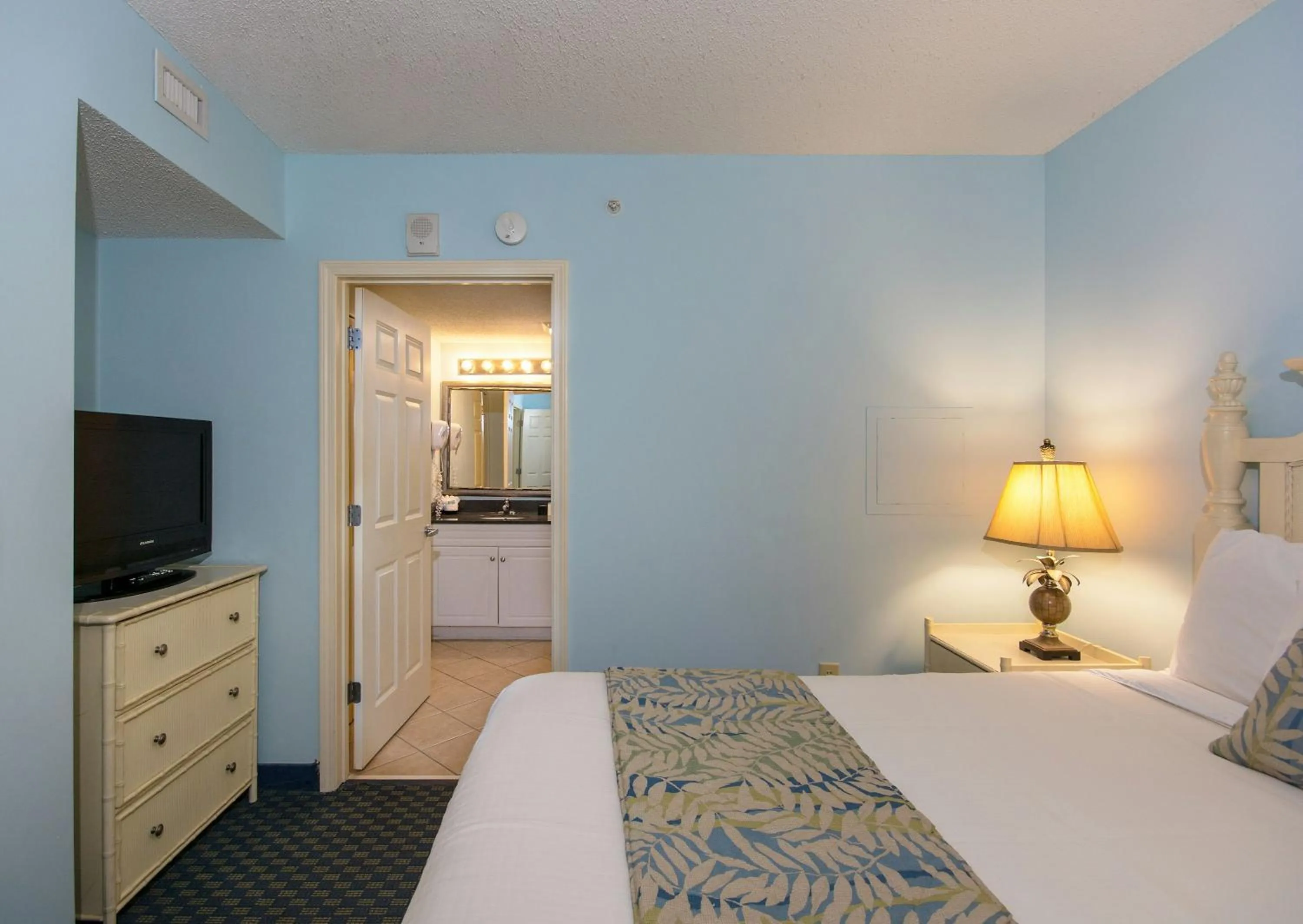 TV and multimedia, Bed in Caribbean Resort Myrtle Beach
