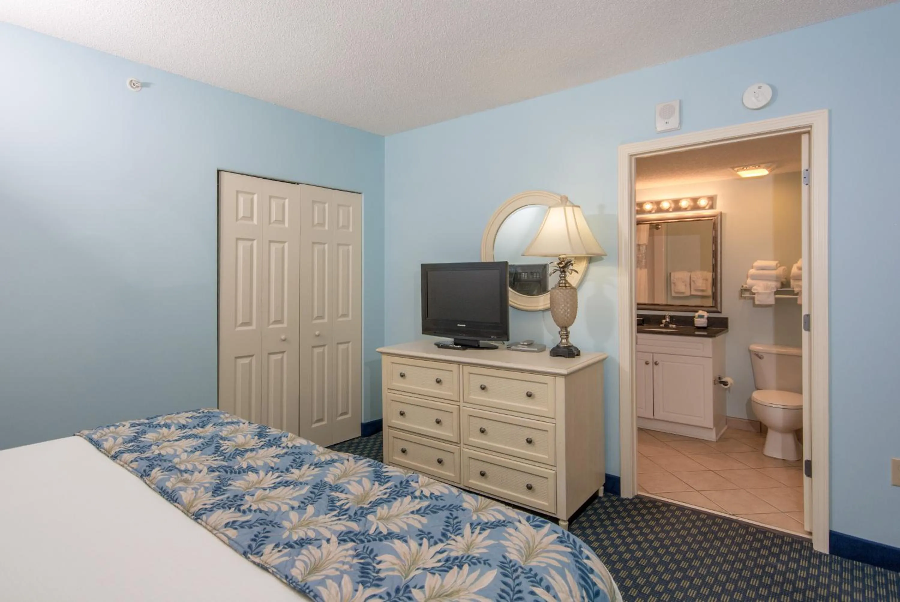 TV and multimedia, Bed in Caribbean Resort Myrtle Beach