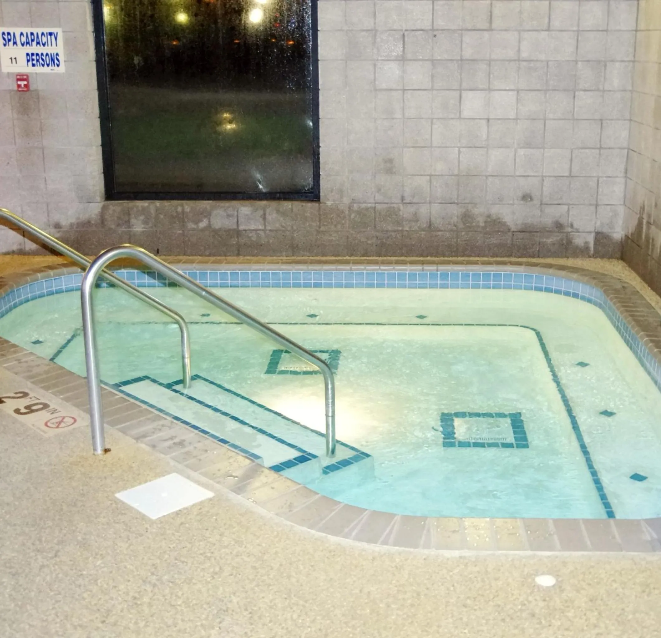 Hot Tub in Red Lion Inn & Suites Grimes