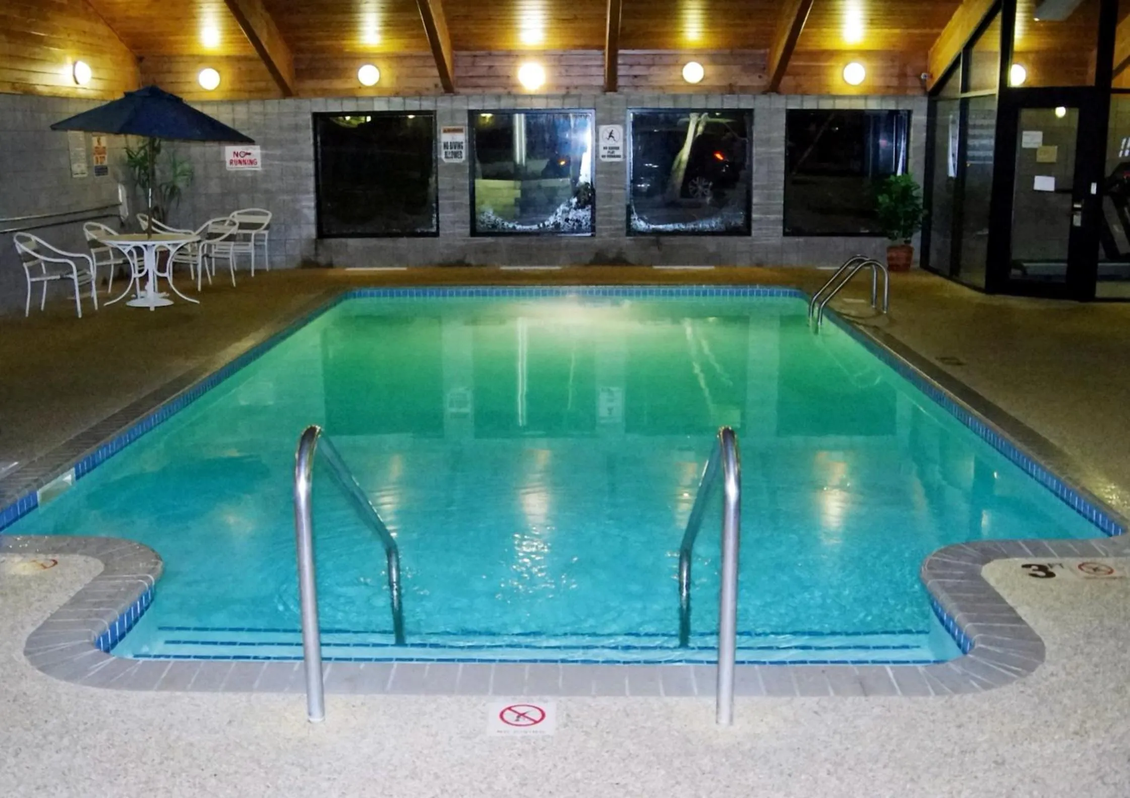 Swimming pool in Red Lion Inn & Suites Grimes