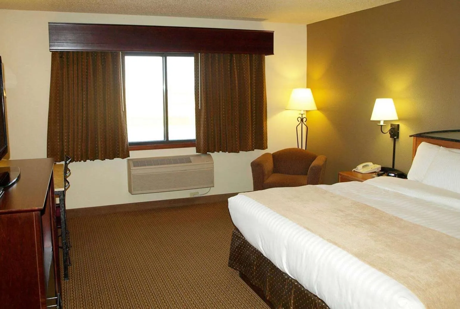 Photo of the whole room, Bed in AmericInn by Wyndham Grimes