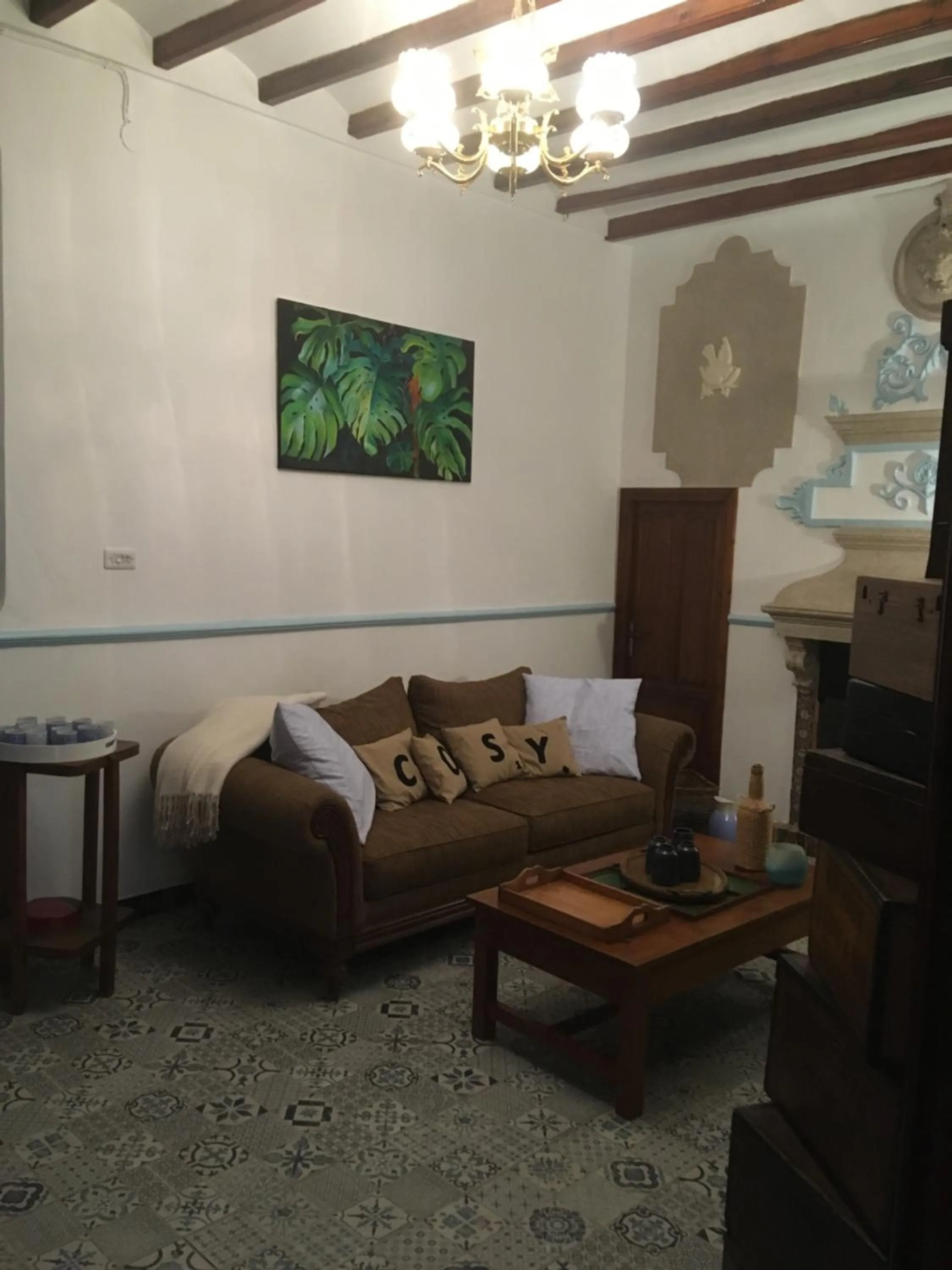 Communal lounge/ TV room, Bed in Casa Alestelou