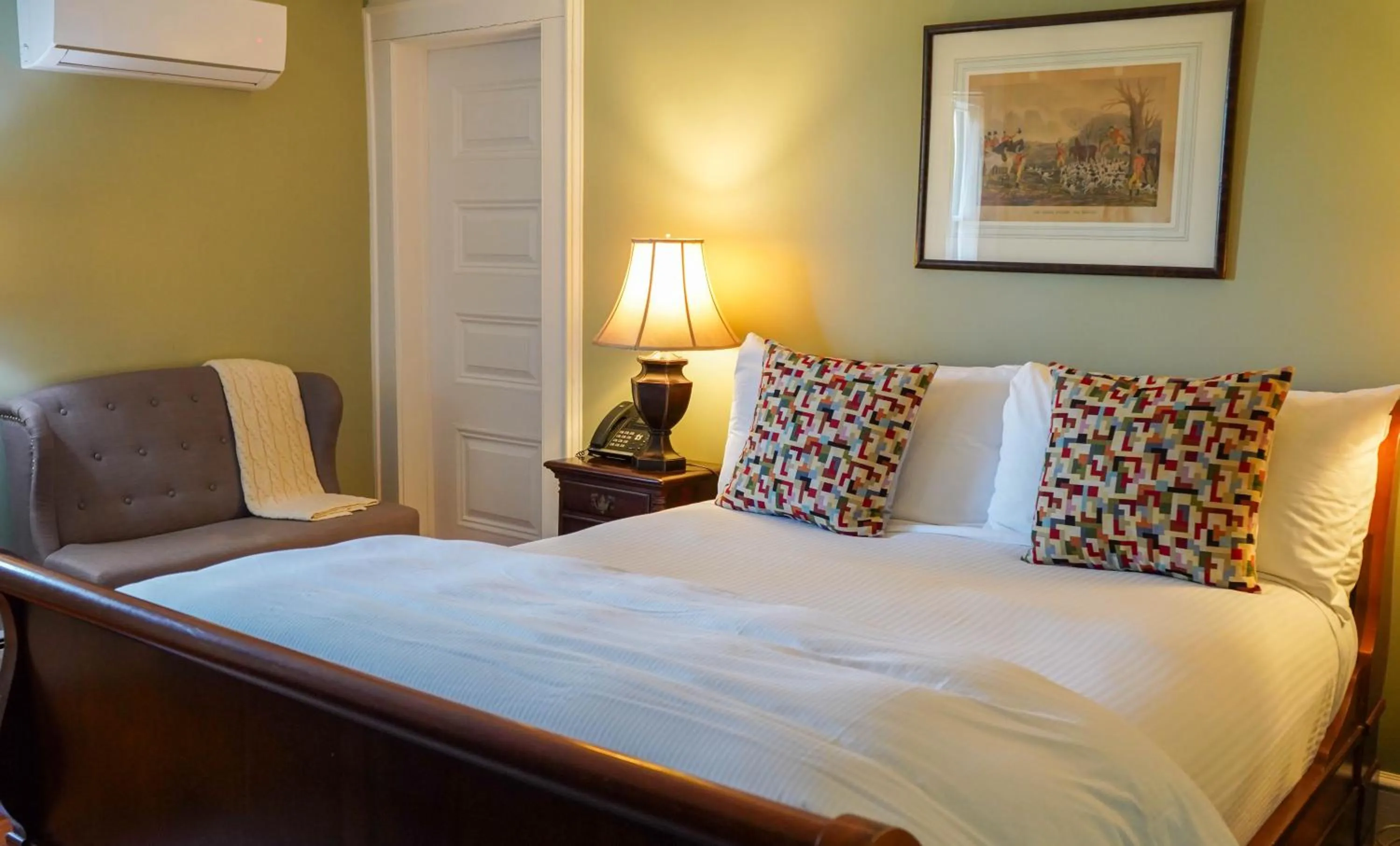 Bed in Copper Beech Inn