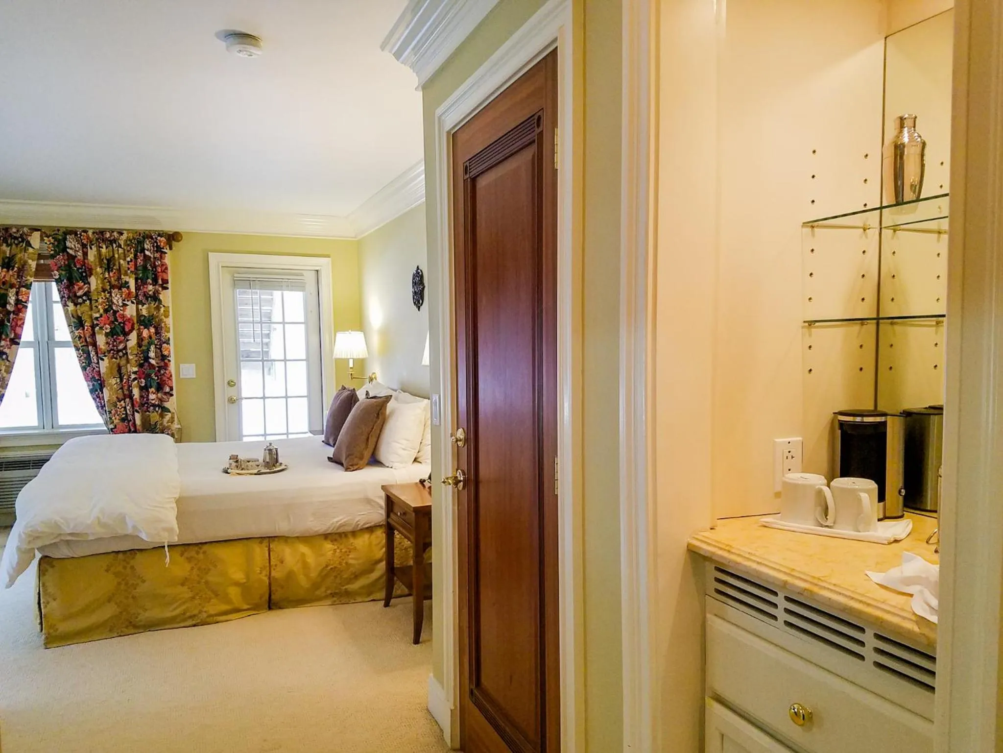 Bed in Copper Beech Inn