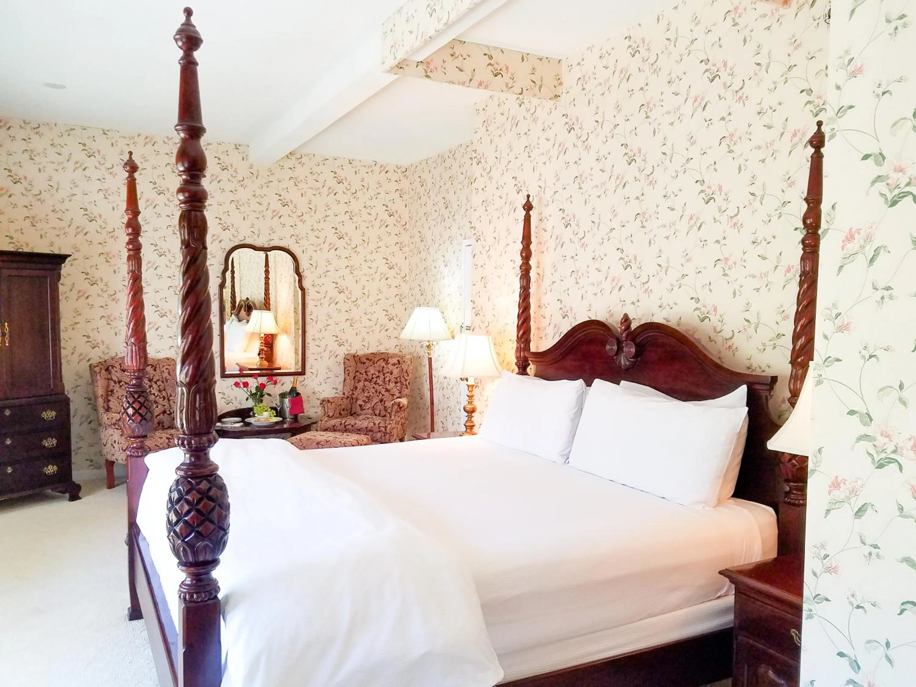 Bed in Copper Beech Inn