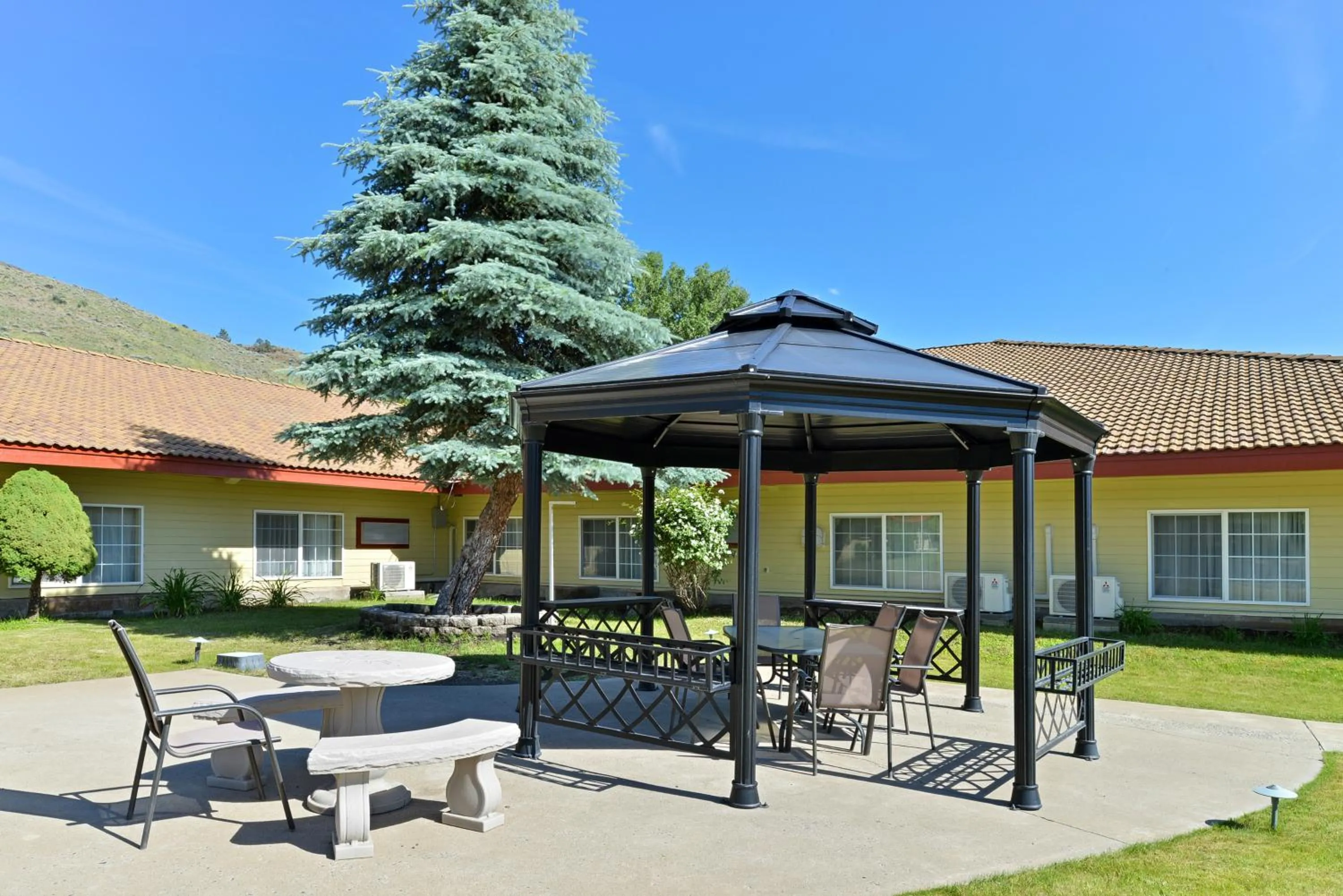Patio in Fremont Inn