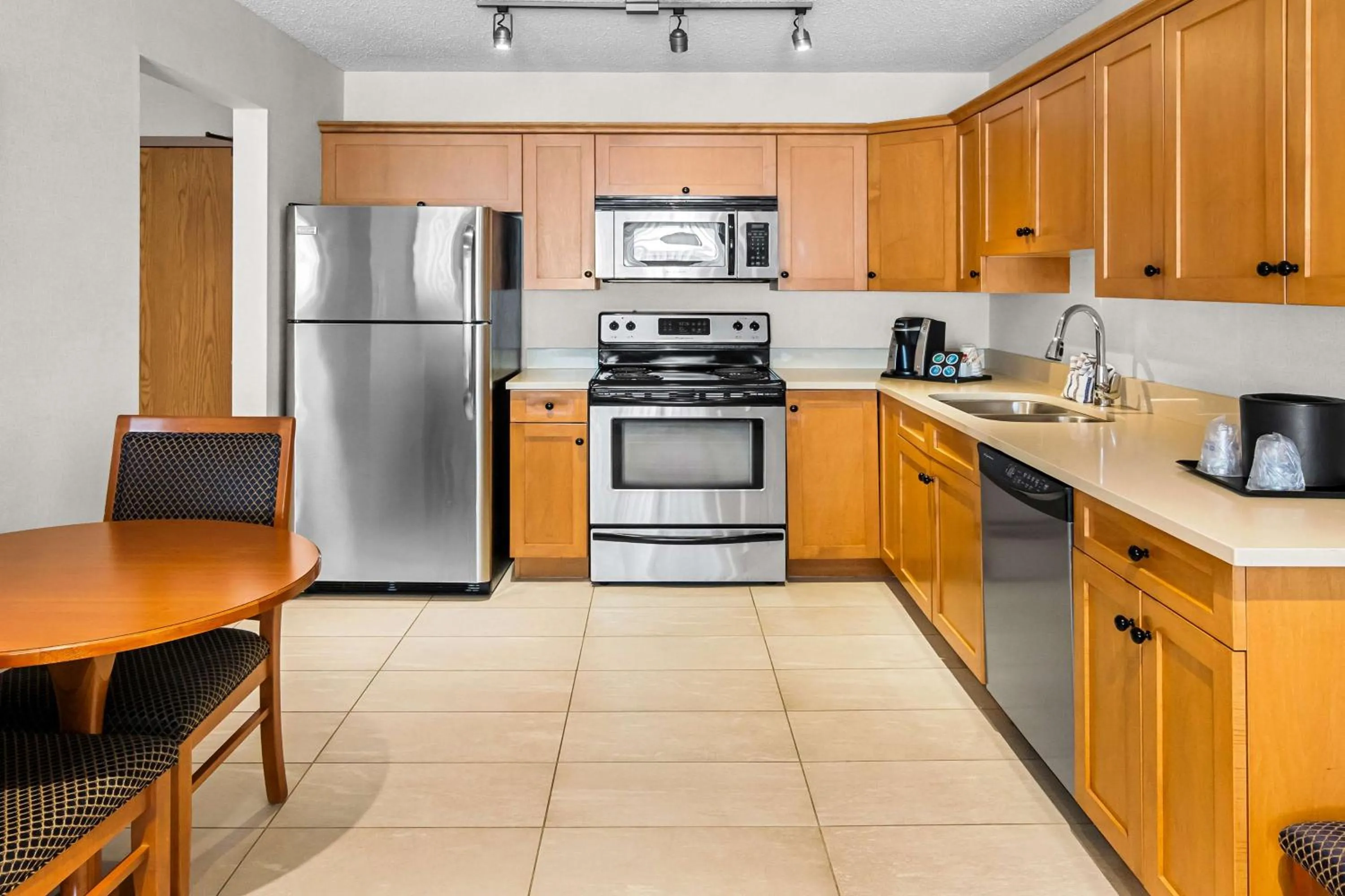 Photo of the whole room in Best Western PLUS Langley Inn