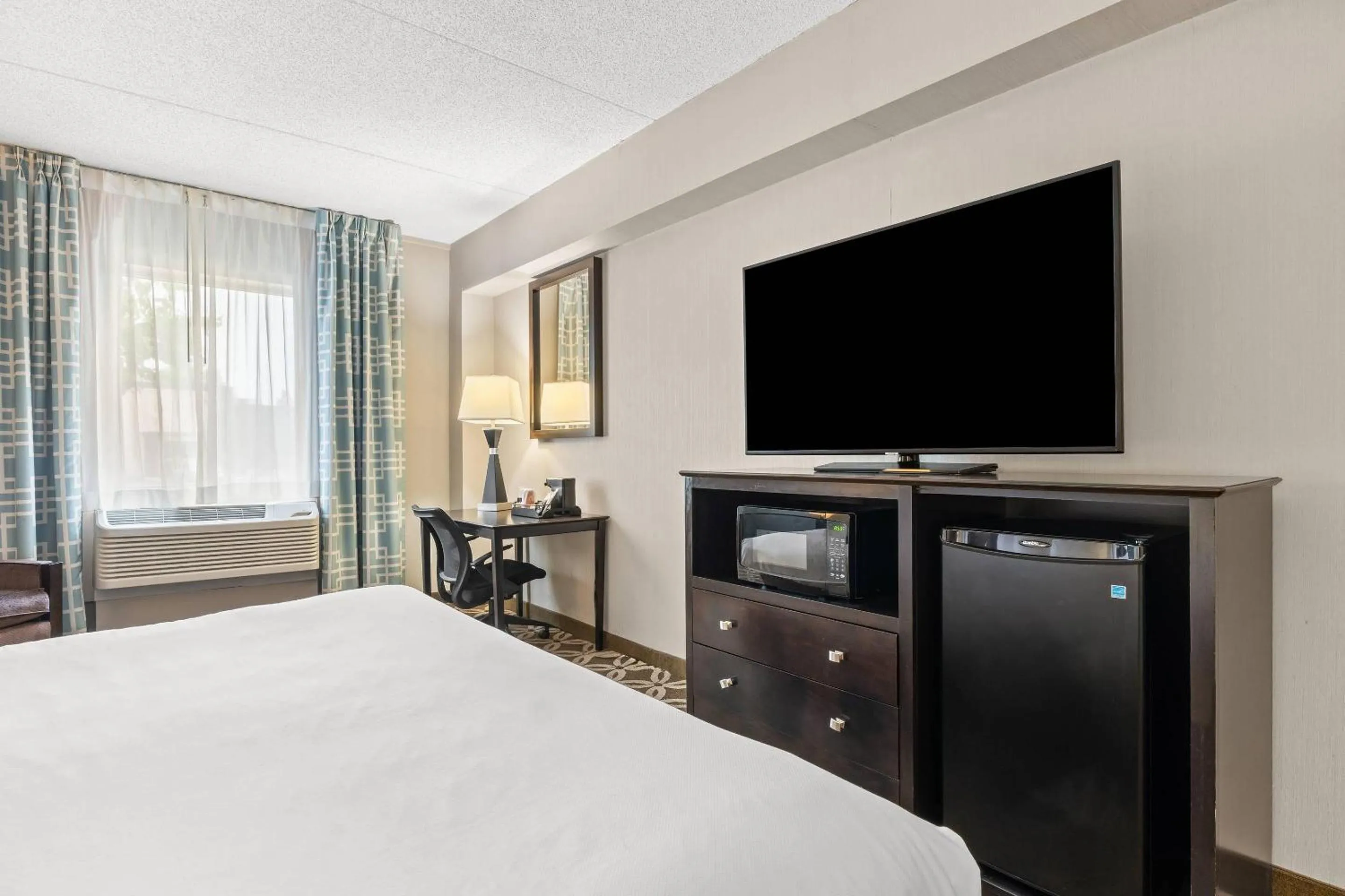 Bedroom, Bed in Comfort Inn Rehoboth Beach