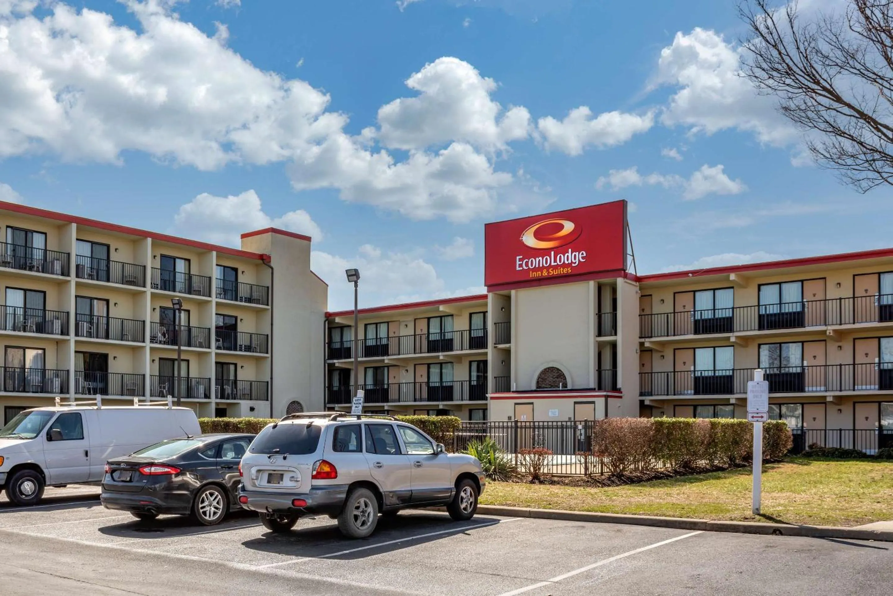 Property building in Econo Lodge Inn & Suites Rehoboth Beach