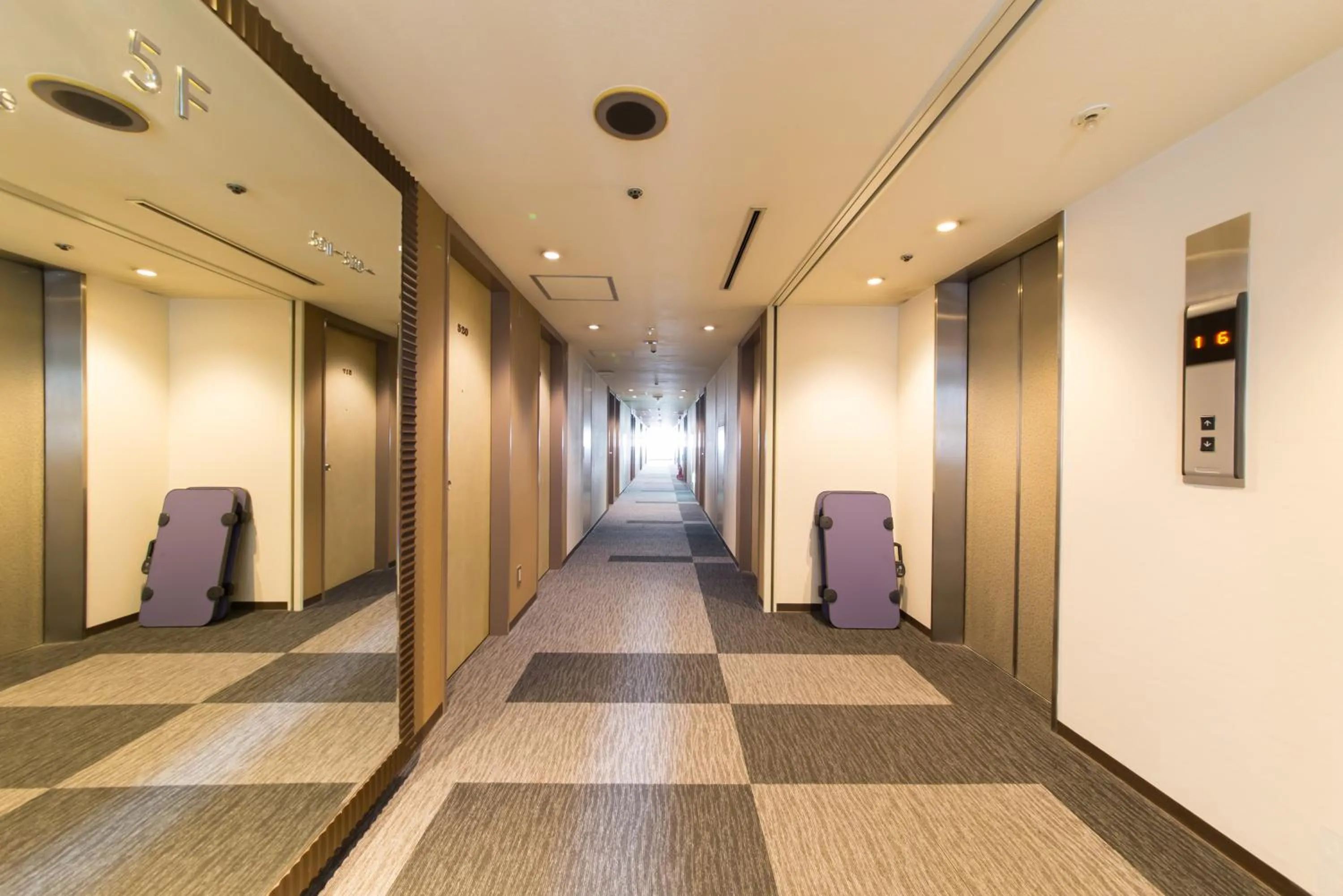 elevator in Hotel il Grande Umeda