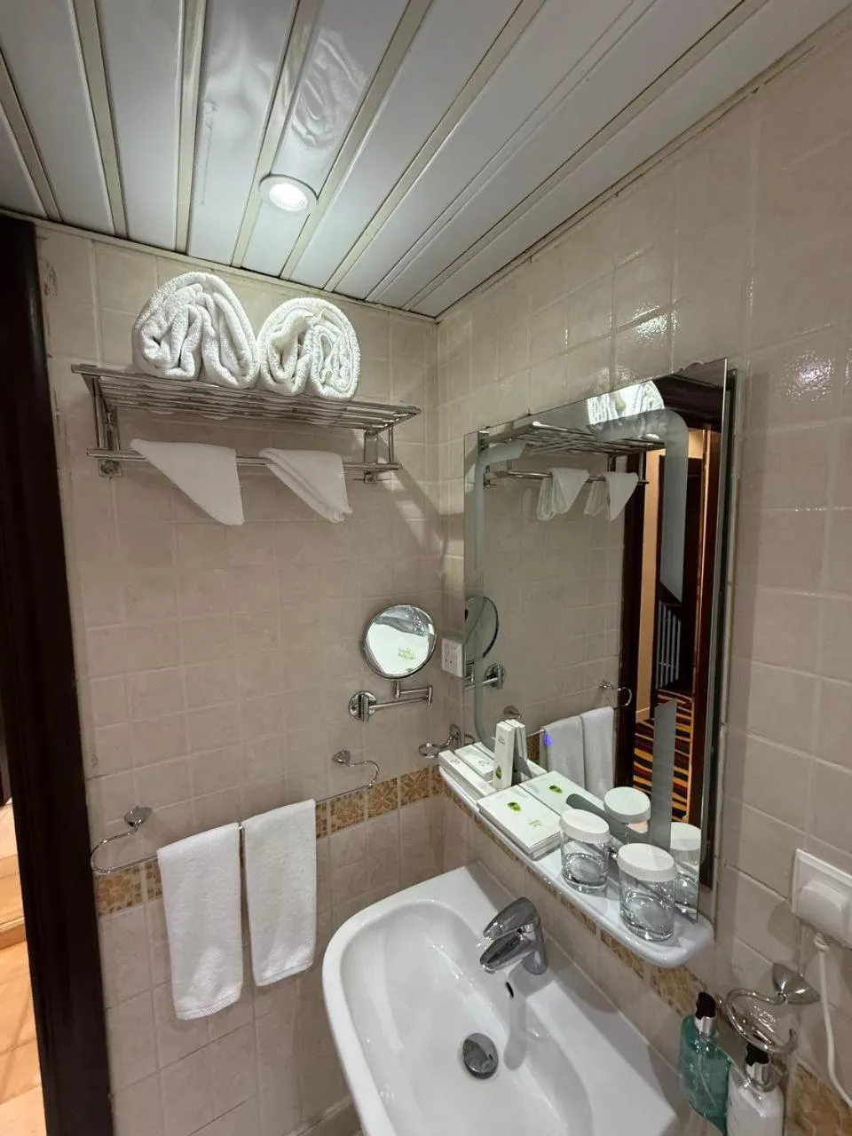 Shower in Dar Al Naem Hotel