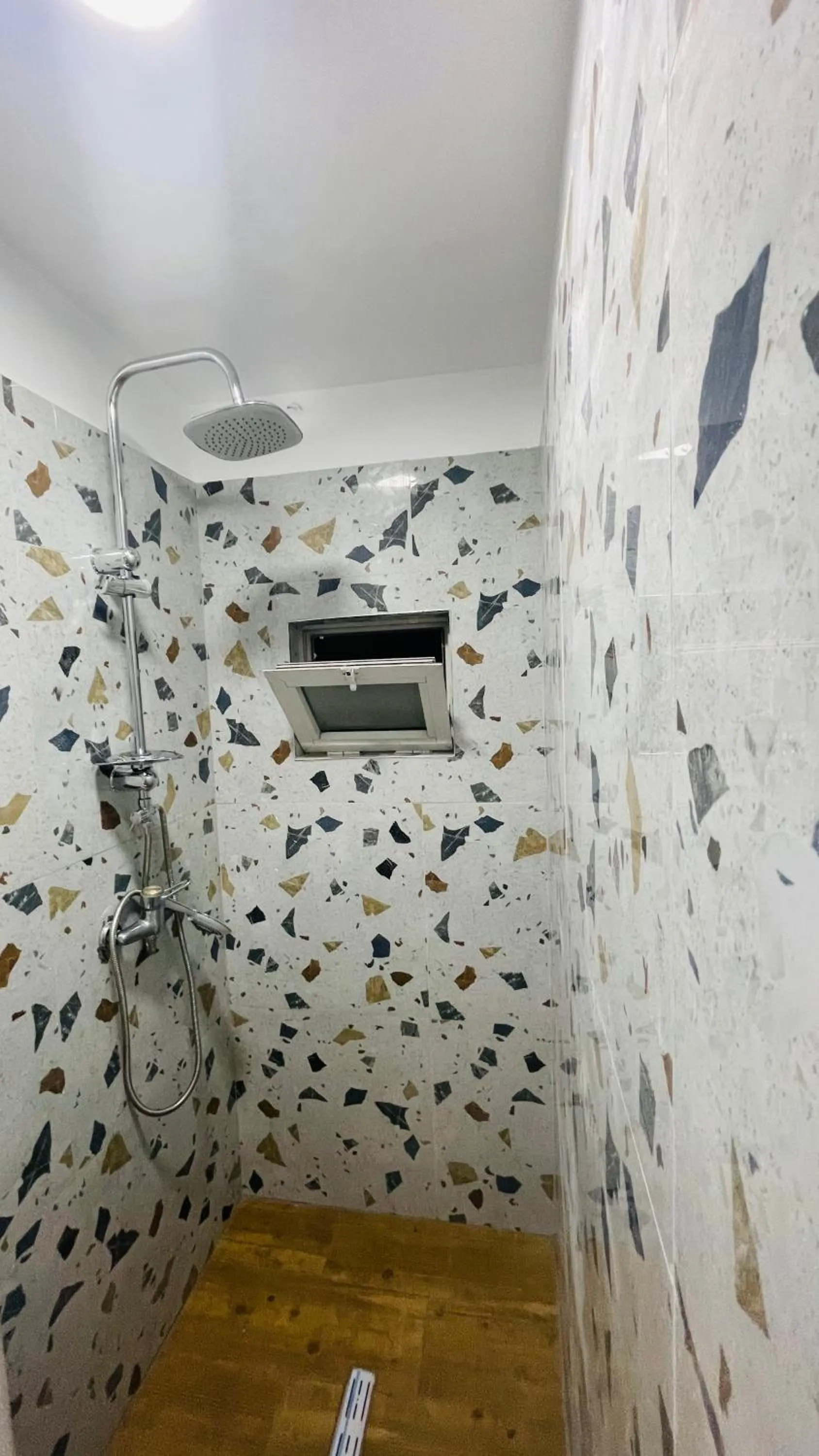 Shower in Hotel Drinos