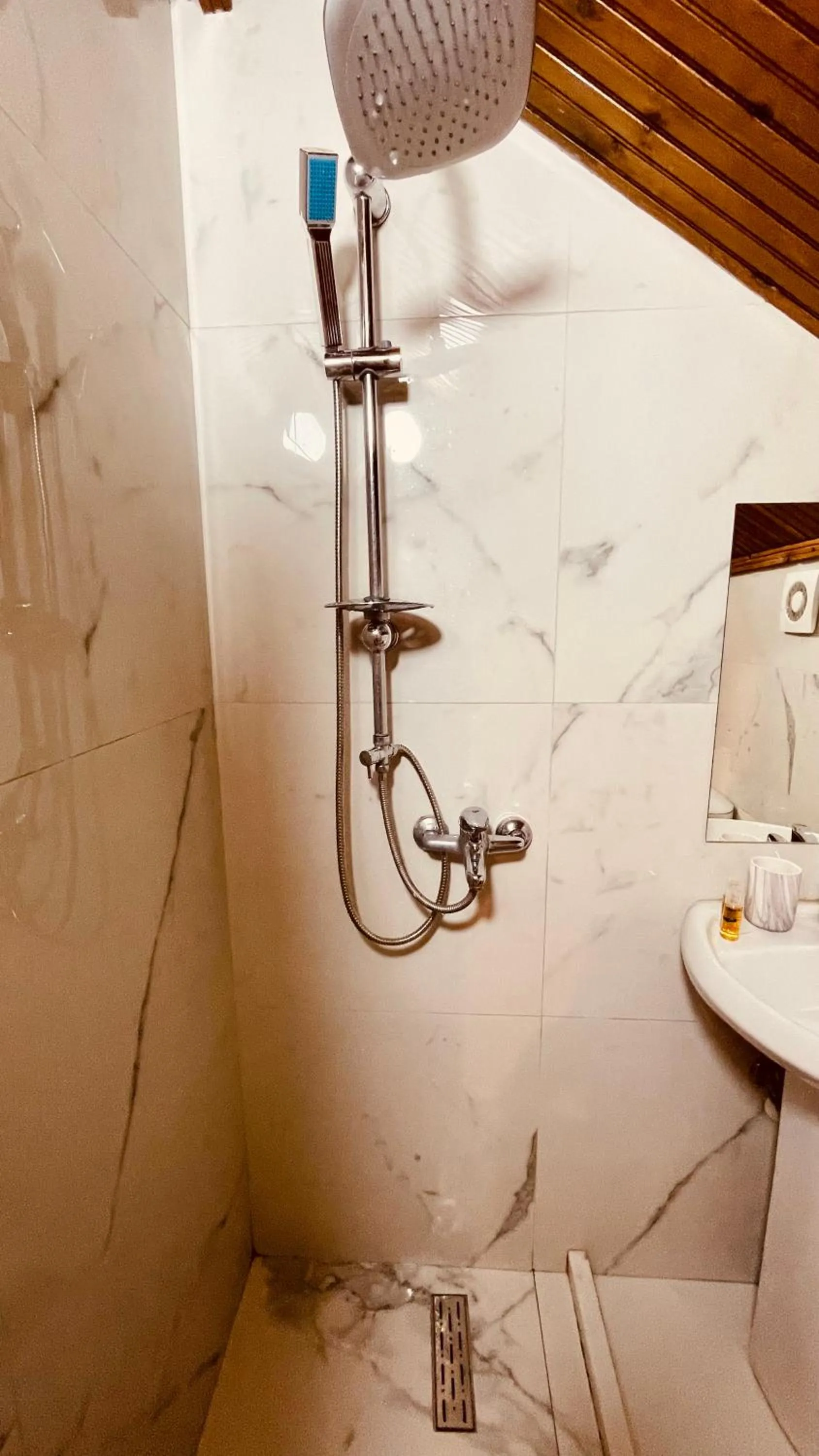 Bathroom in Hotel Drinos