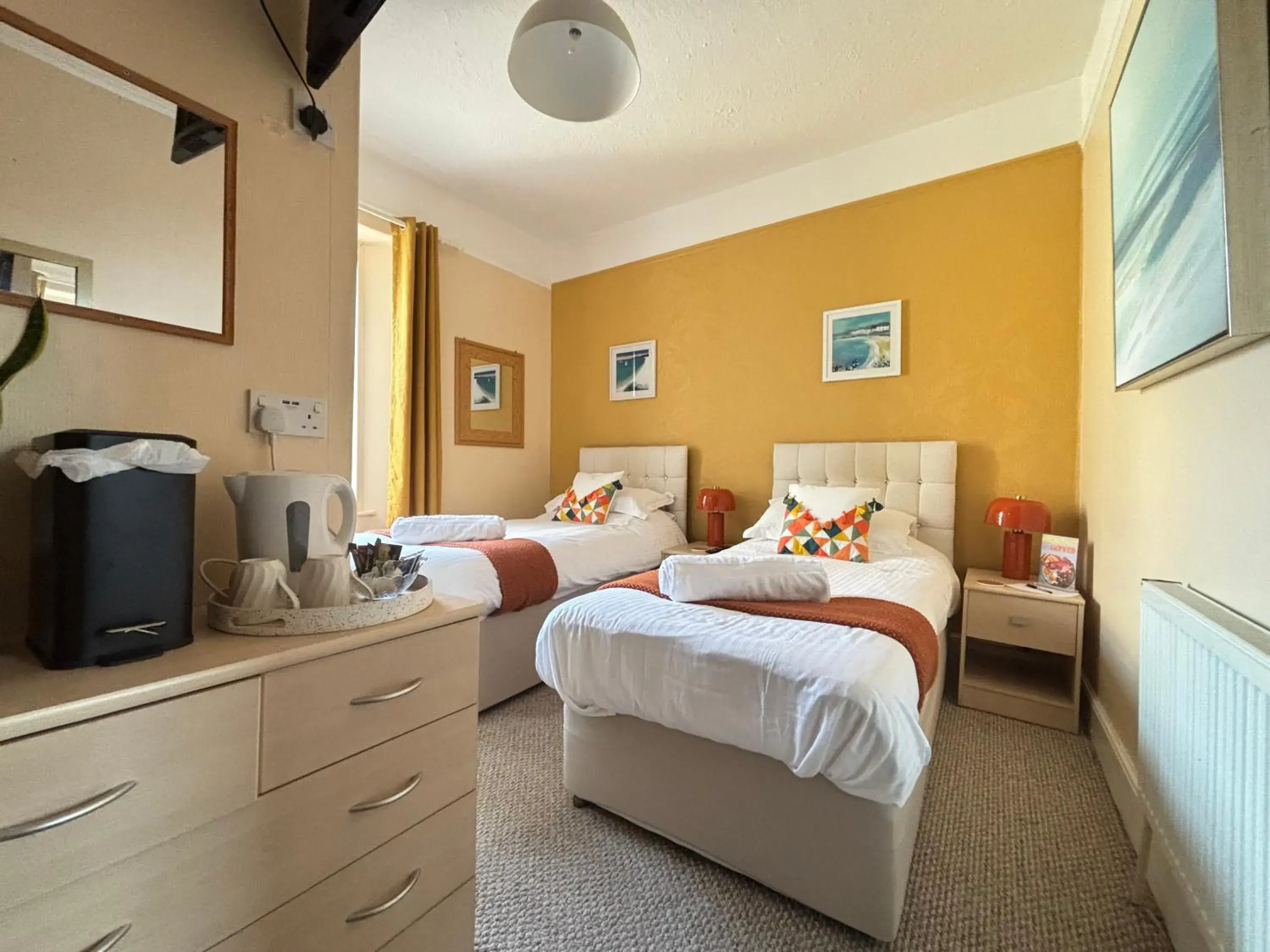 Twin Room with Shower in Three Palms Hotel Twin Room with Shower in Three Palms Hotel