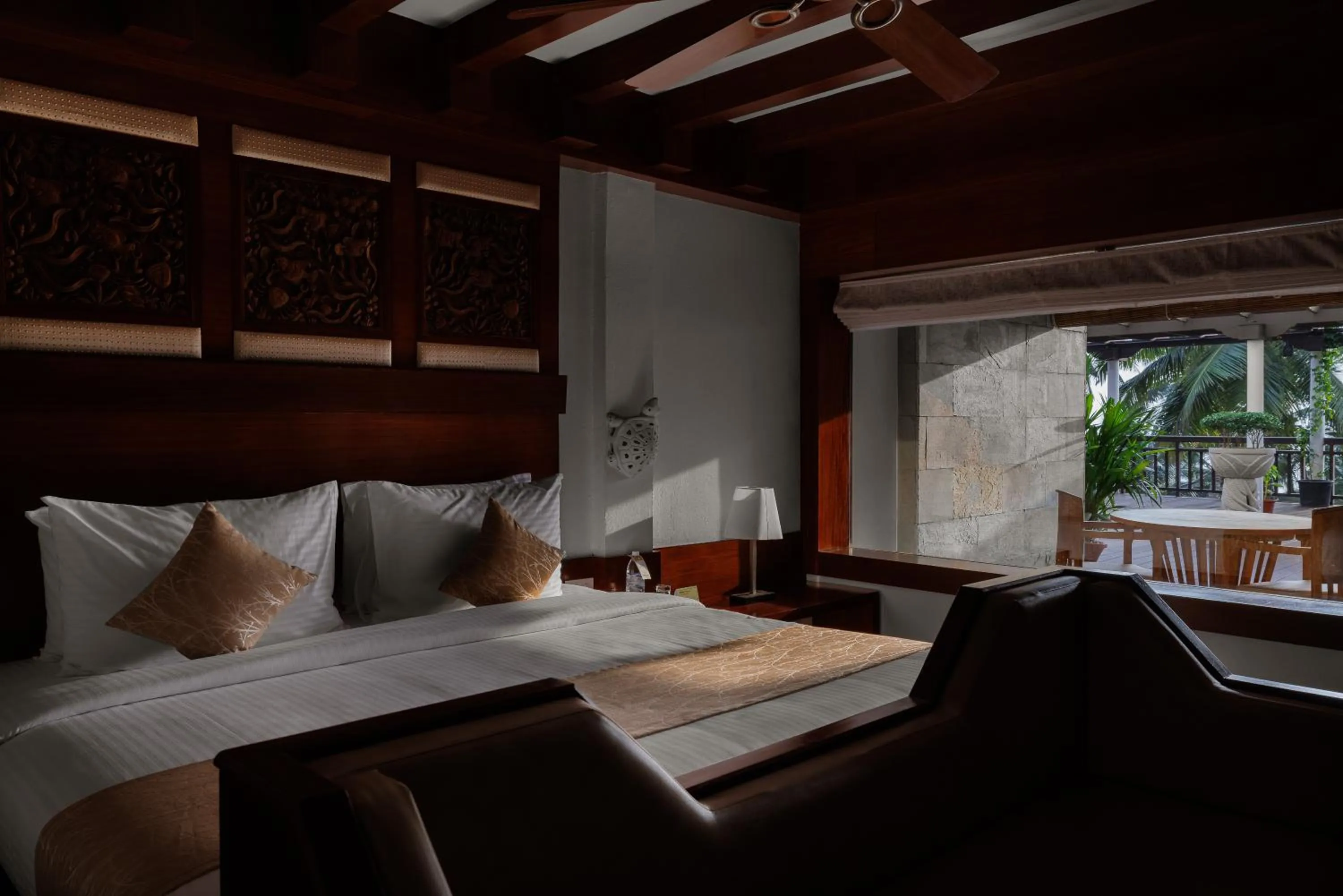 Bed in Gokulam Grand Turtle On The Beach