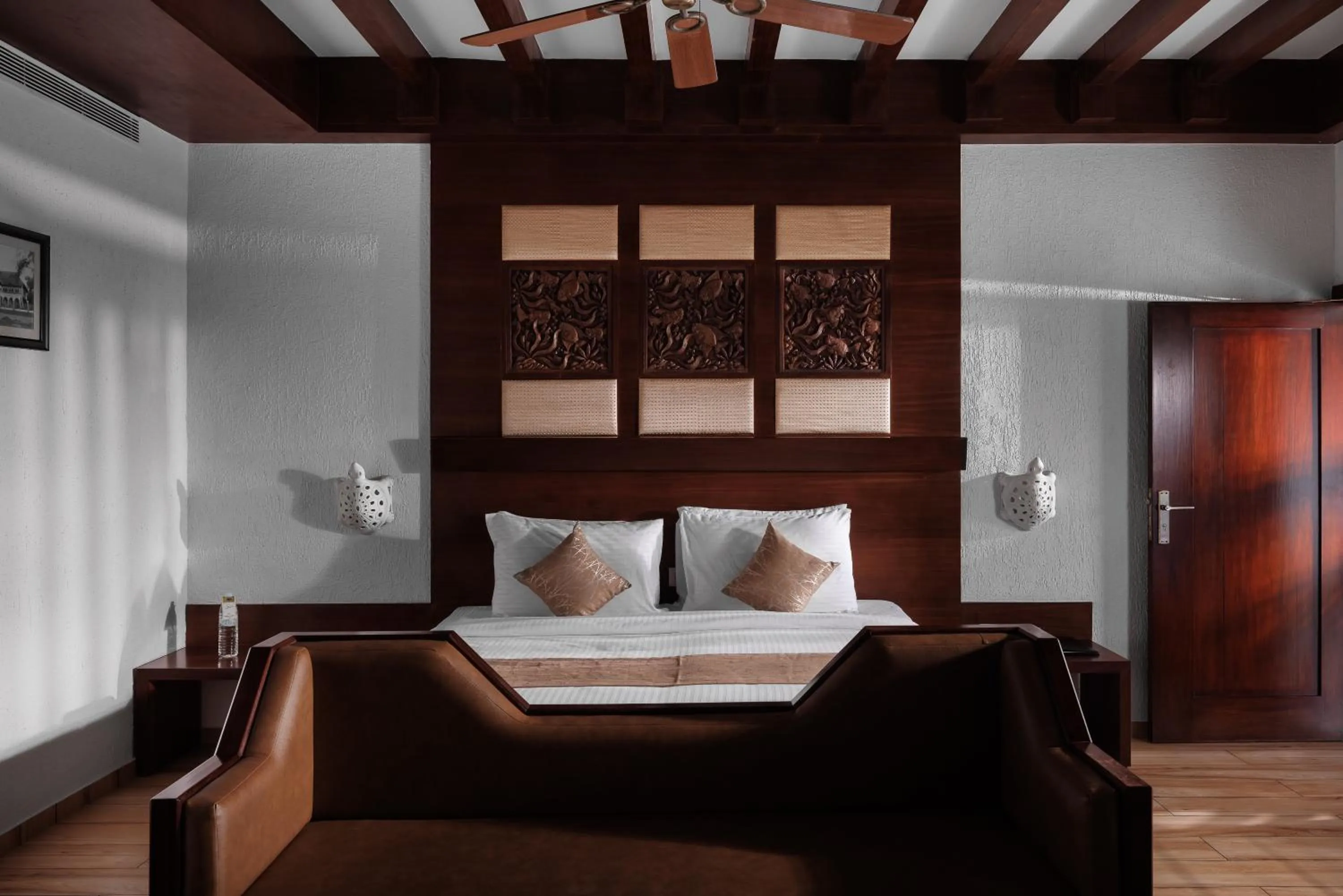 Bed in Gokulam Grand Turtle On The Beach