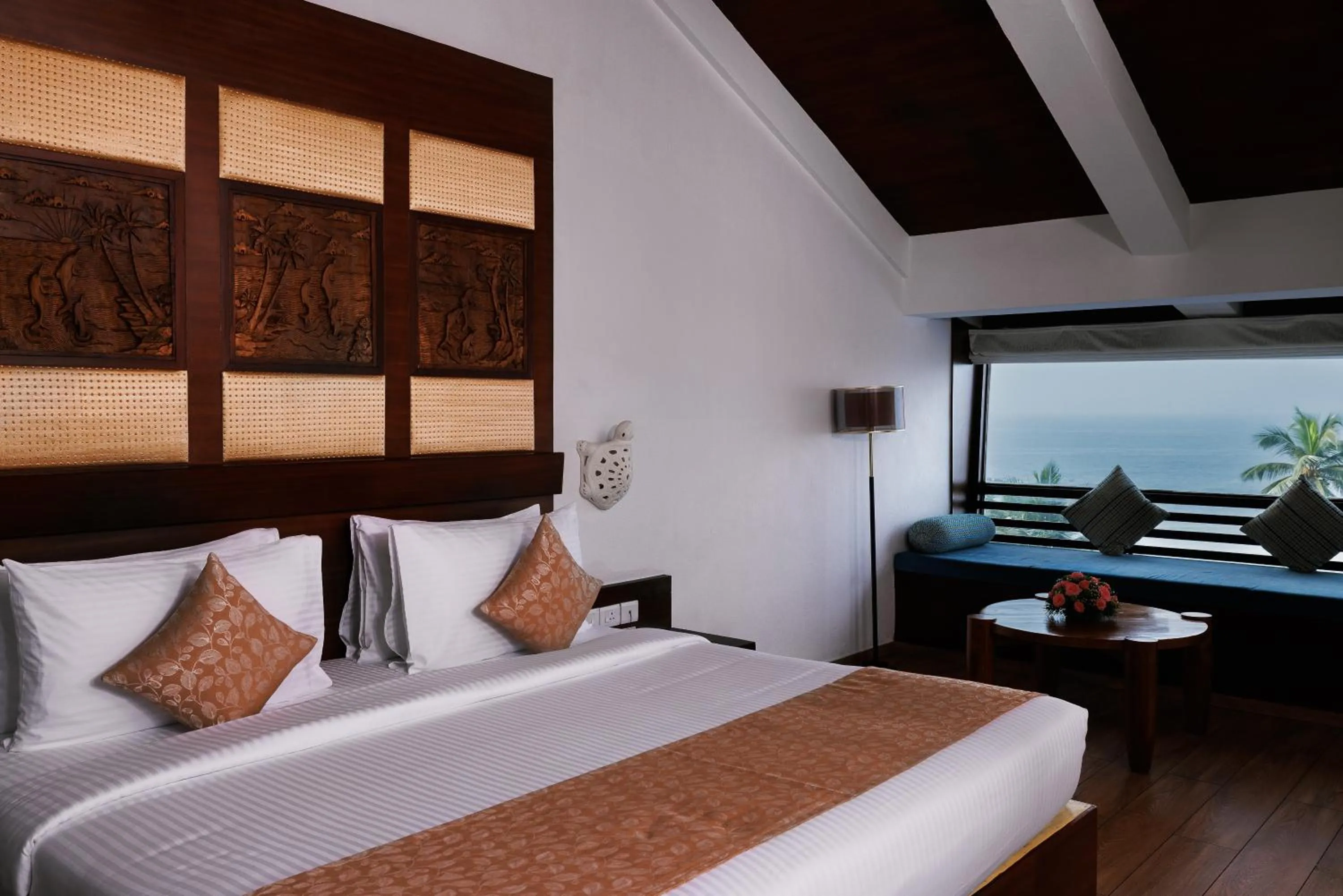 Bed in Gokulam Grand Turtle On The Beach