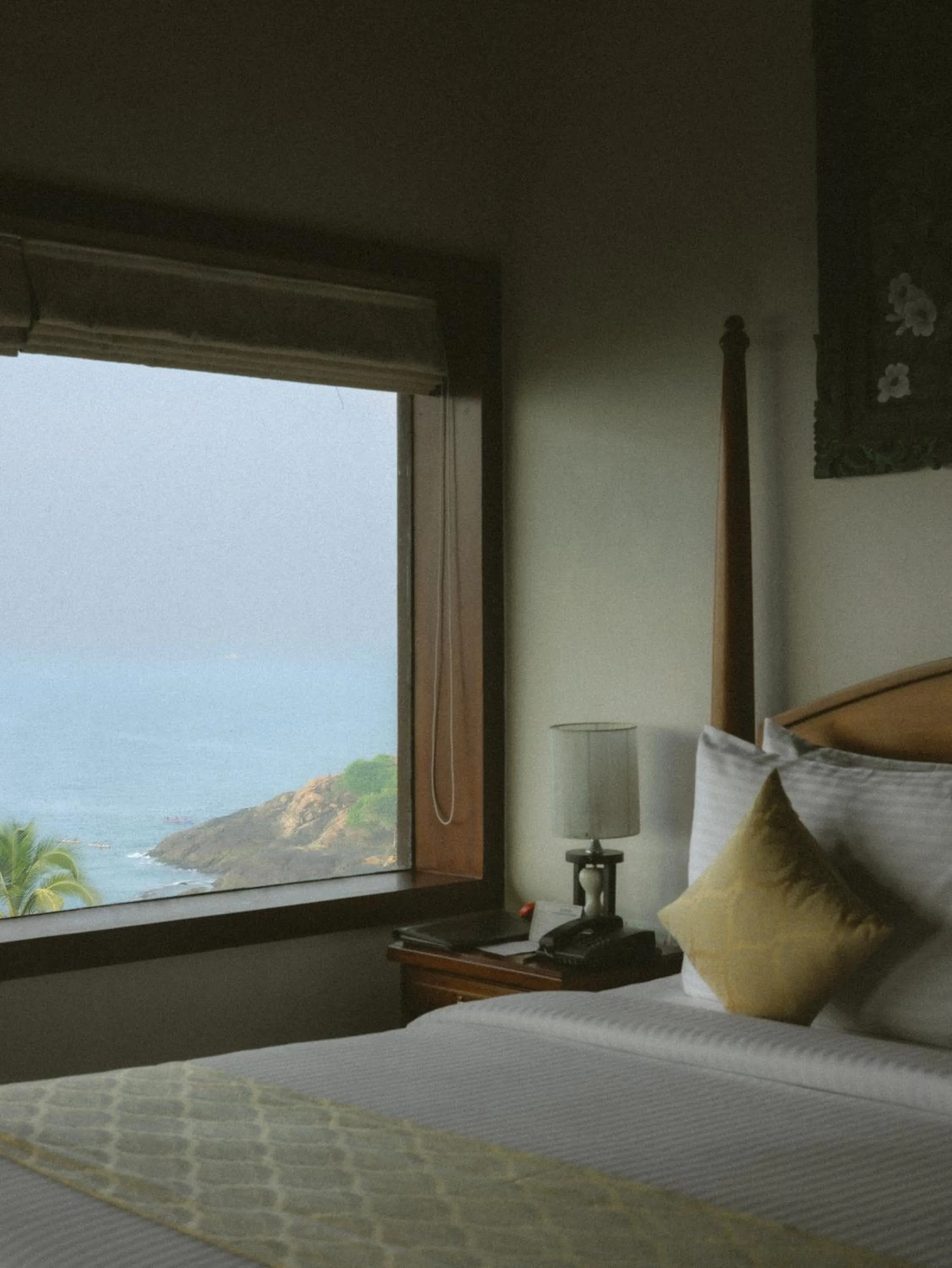 Bed in Gokulam Grand Turtle On The Beach