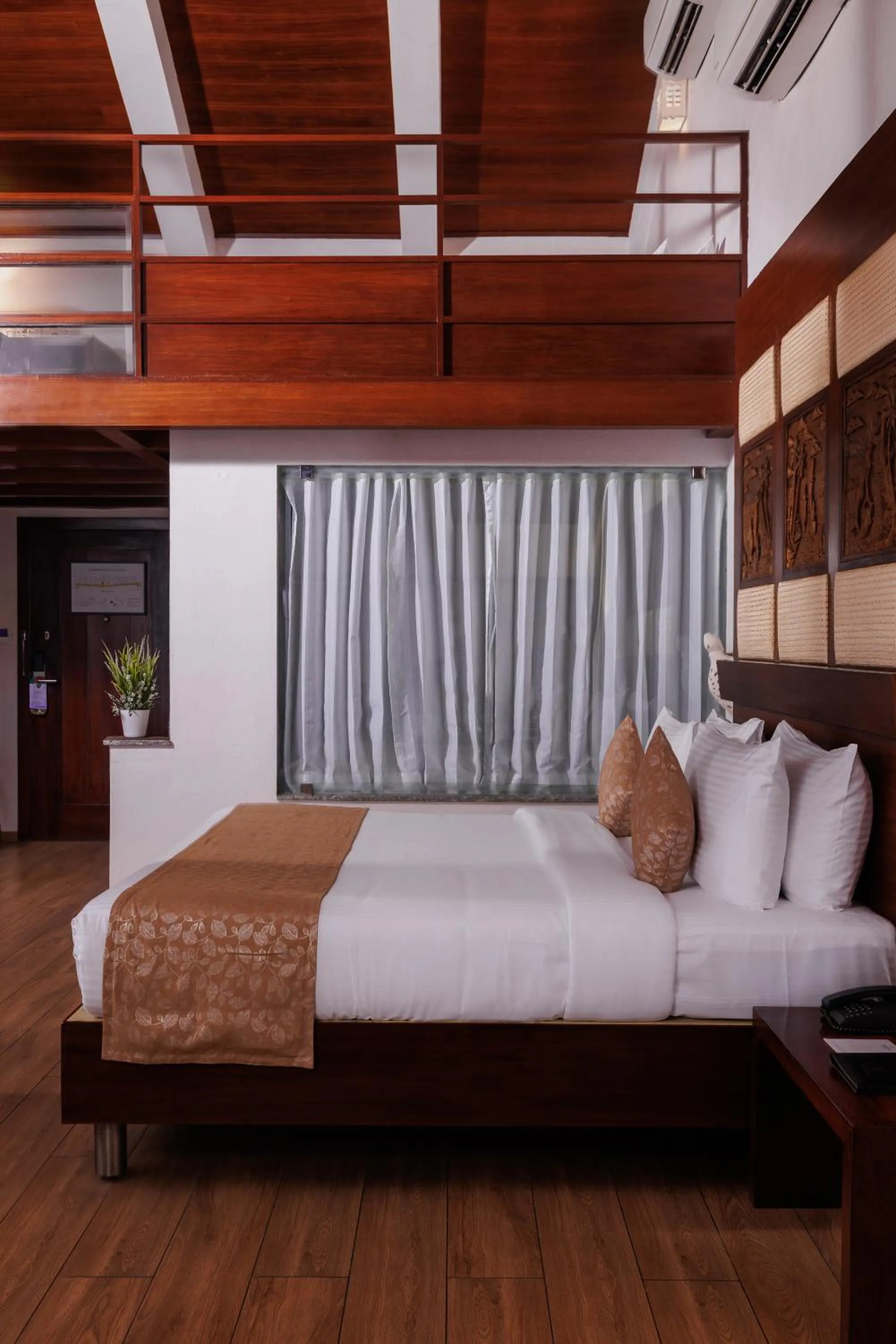 Bed in Gokulam Grand Turtle On The Beach