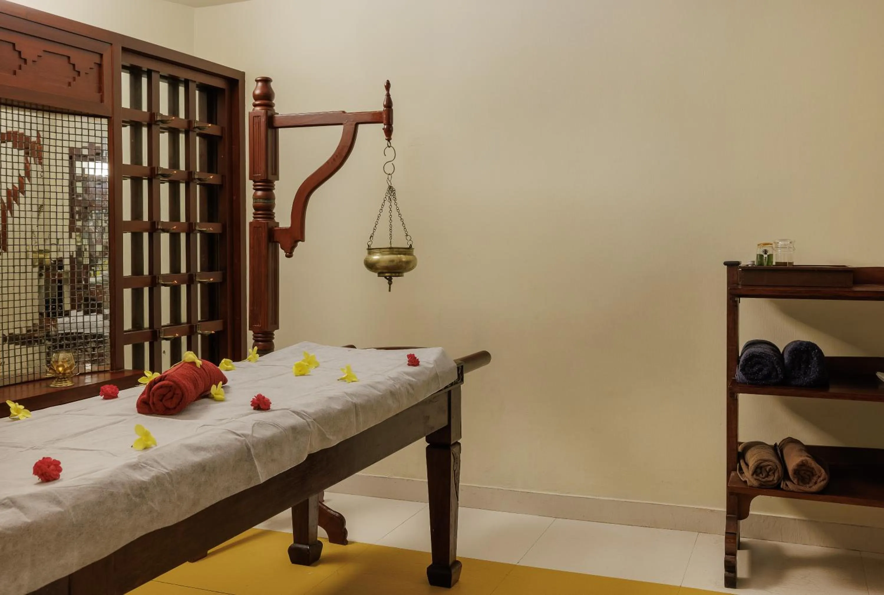 Bed in Gokulam Grand Turtle On The Beach