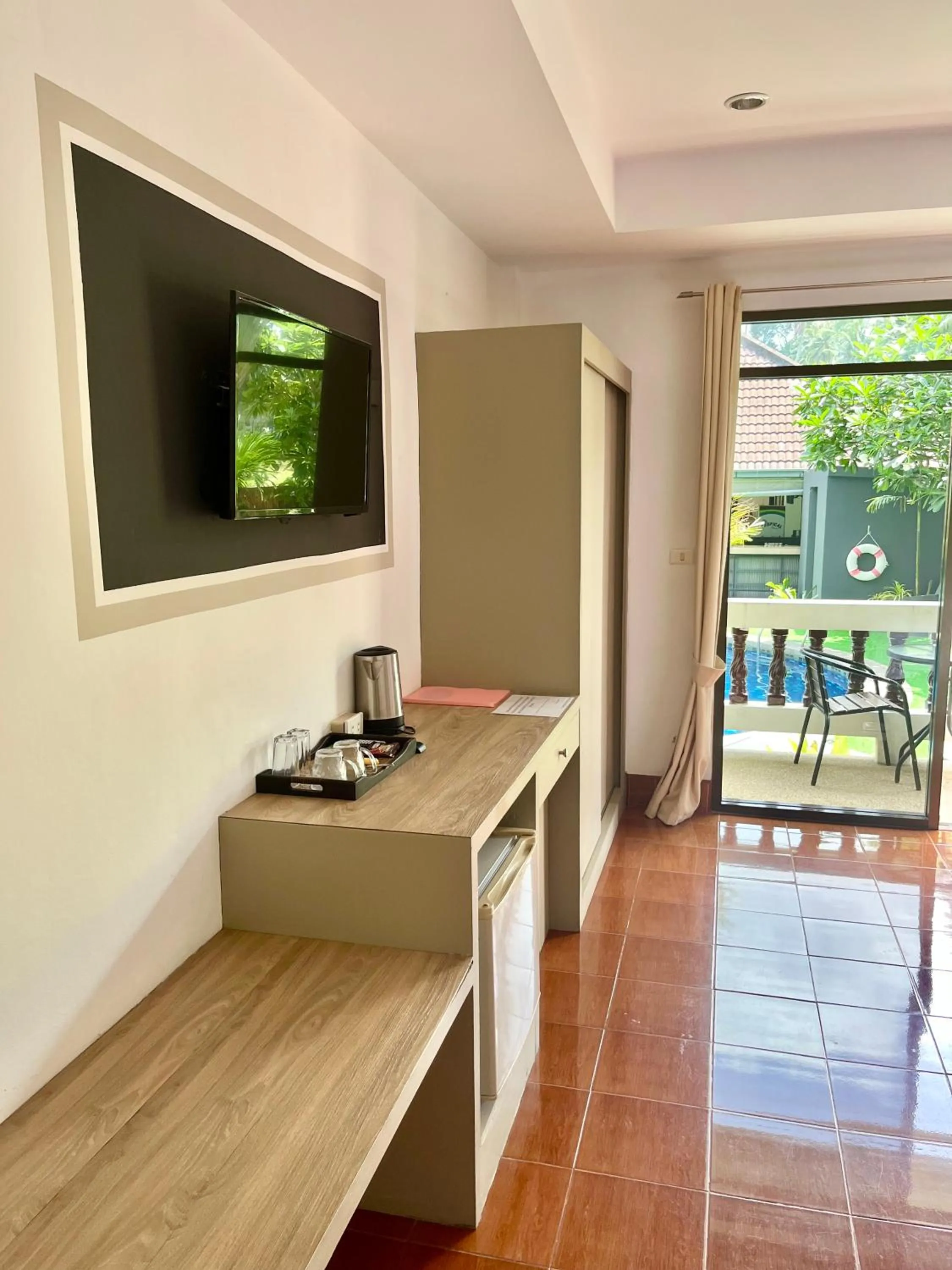 Coffee/tea facilities in Tropical Palm