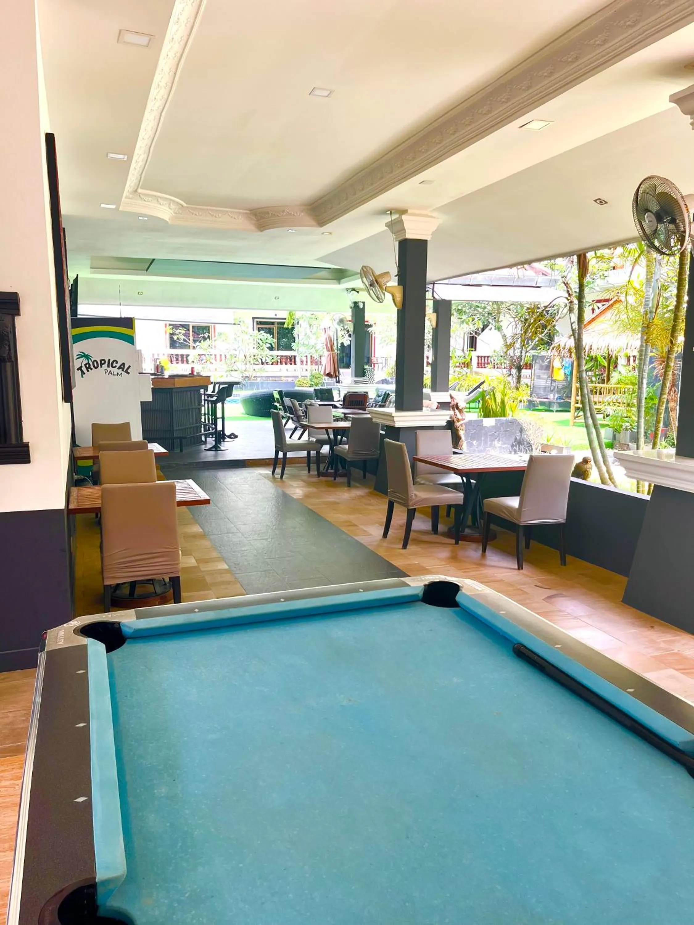 Restaurant/places to eat in Tropical Palm