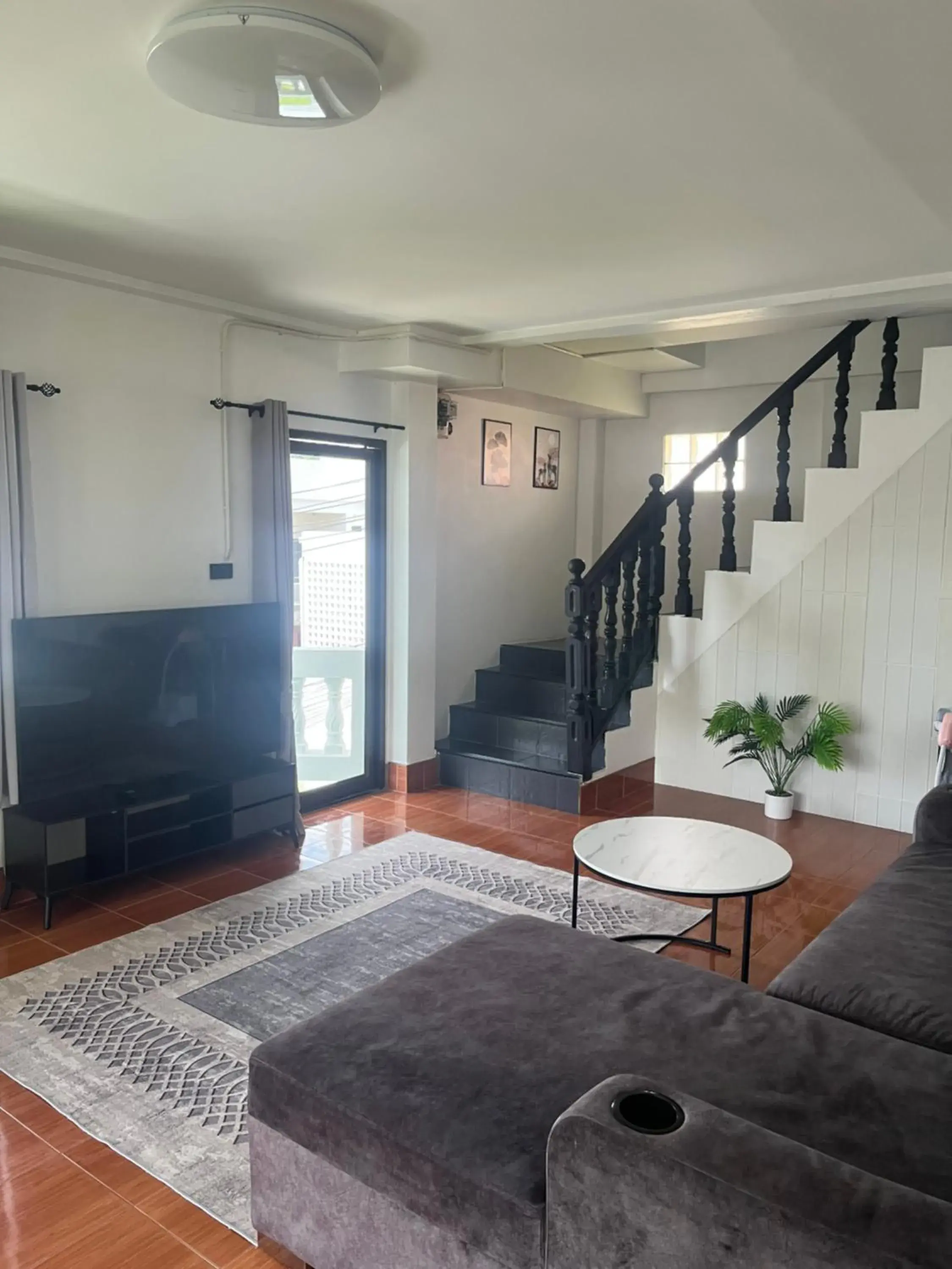 One-Bedroom Apartment with Balcony and Mountain View in Tropical Palm One-Bedroom Apartment with Balcony and Mountain View in Tropical Palm