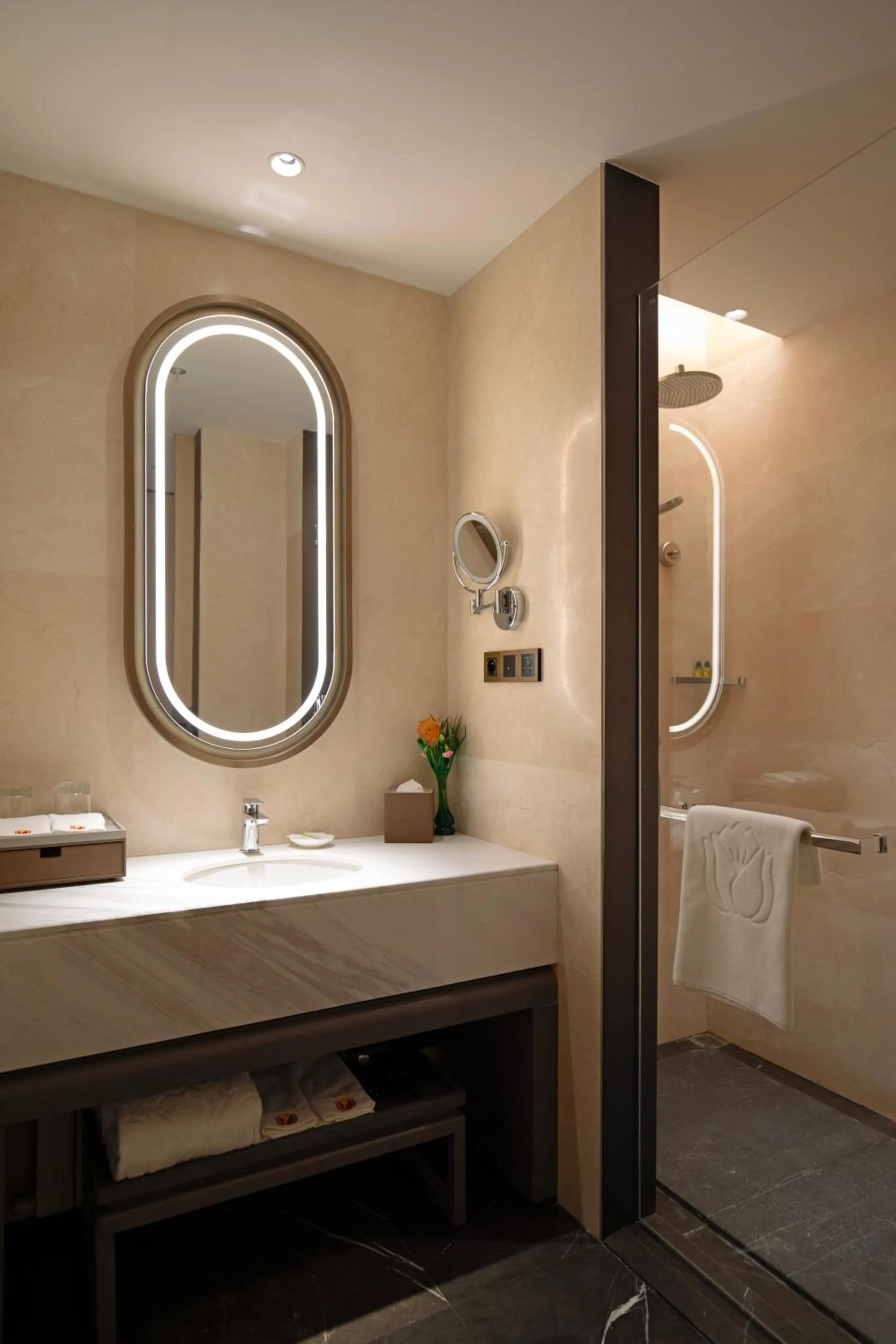 Shower in Beijing Palace Soluxe Hotel Astana