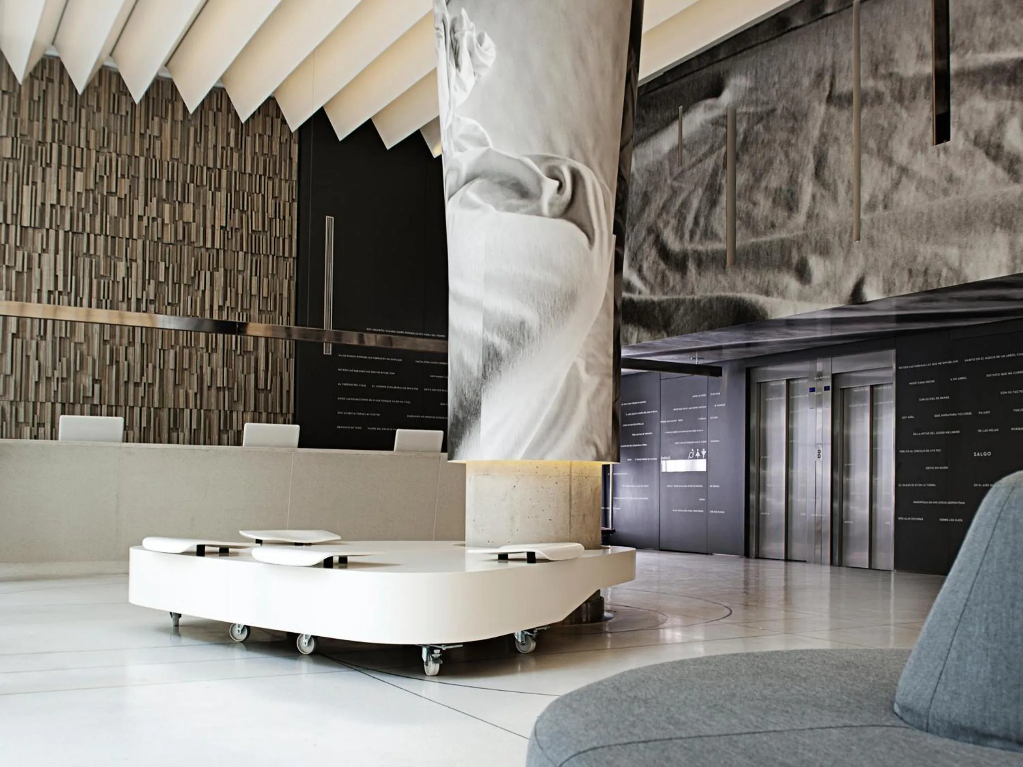 Lobby or reception in Dazzler by Wyndham Buenos Aires Recoleta