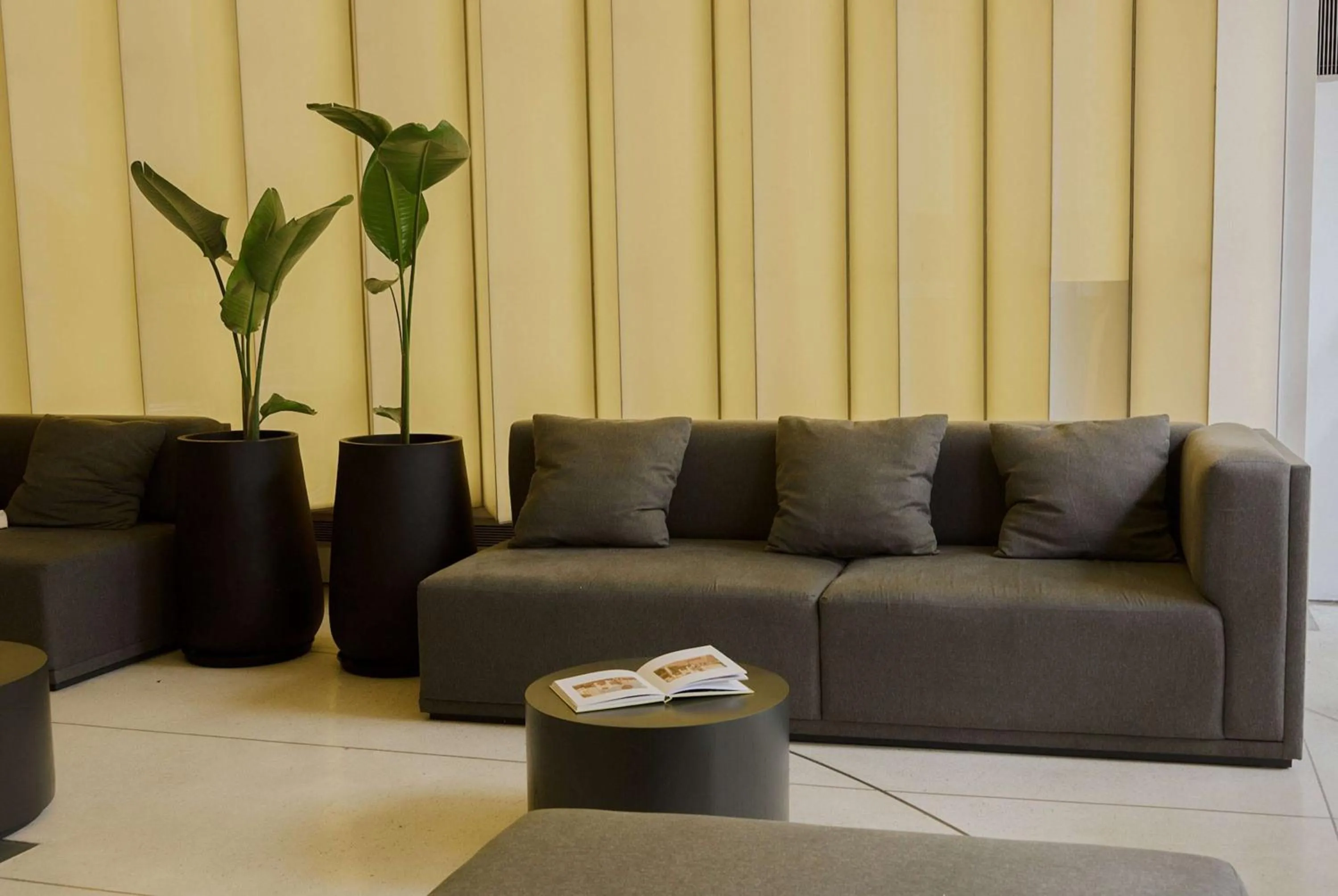 Lobby or reception in Dazzler by Wyndham Buenos Aires Recoleta