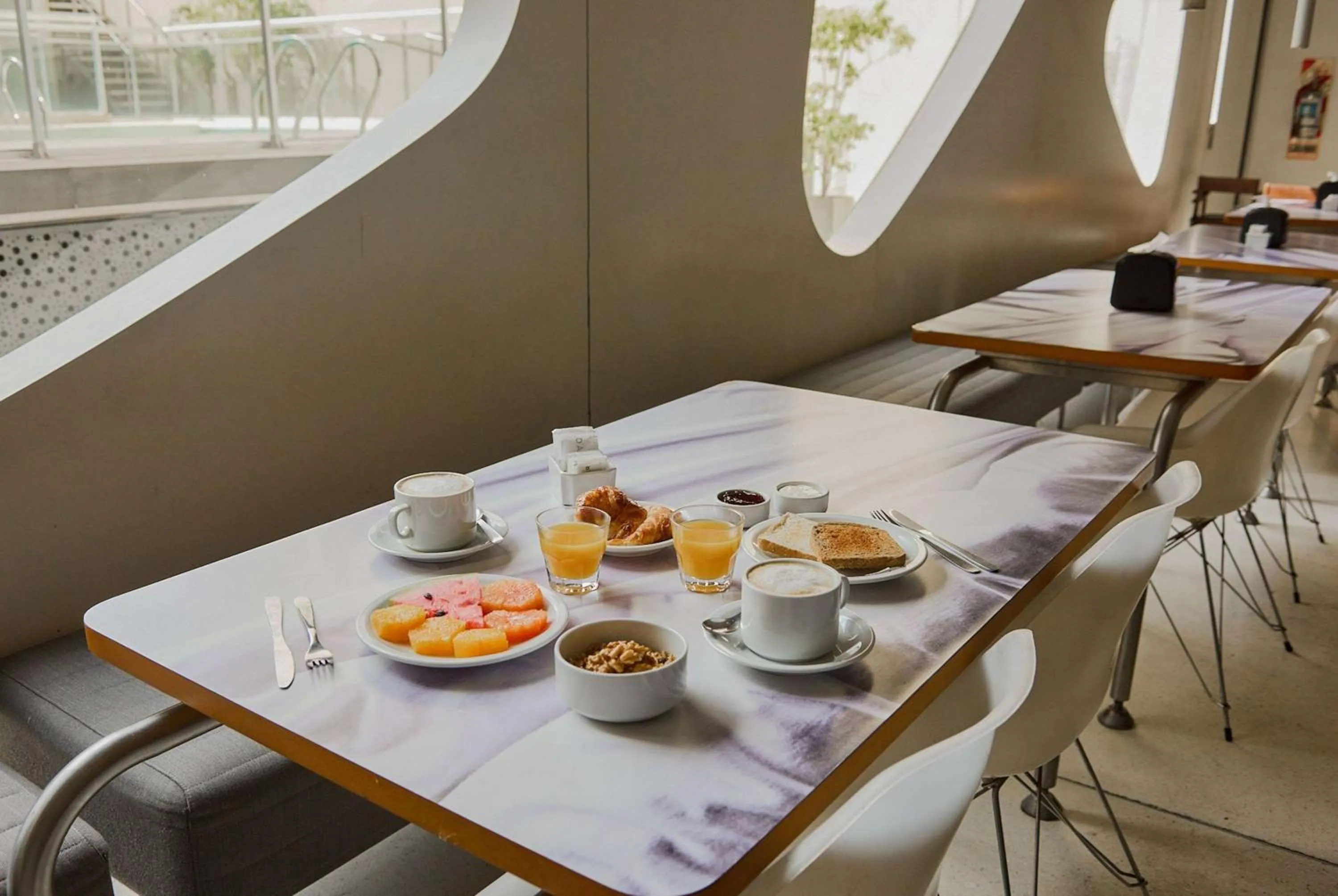 Restaurant/places to eat in Dazzler by Wyndham Buenos Aires Recoleta