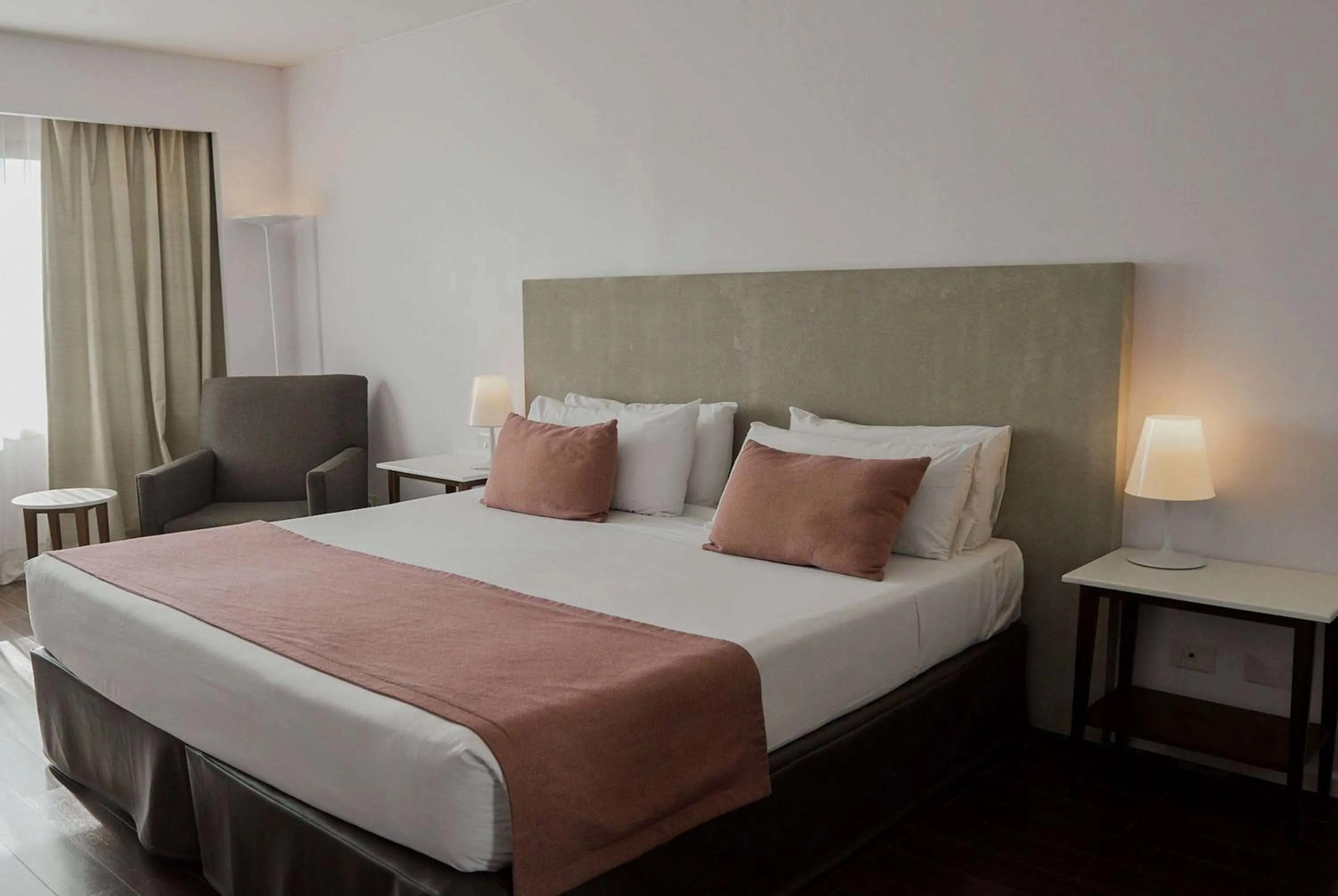 Photo of the whole room, Bed in Dazzler by Wyndham Buenos Aires Recoleta