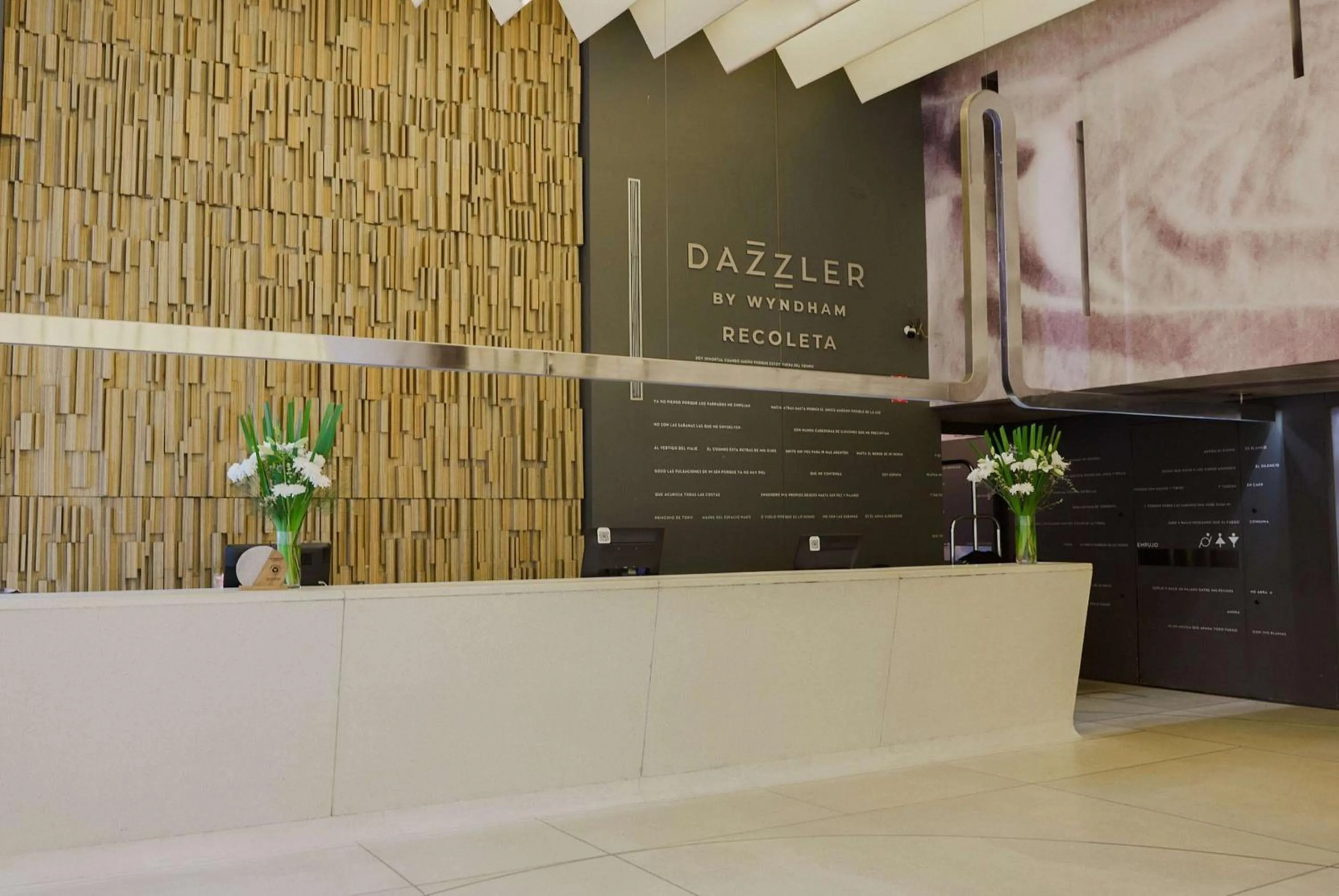 Lobby or reception in Dazzler by Wyndham Buenos Aires Recoleta