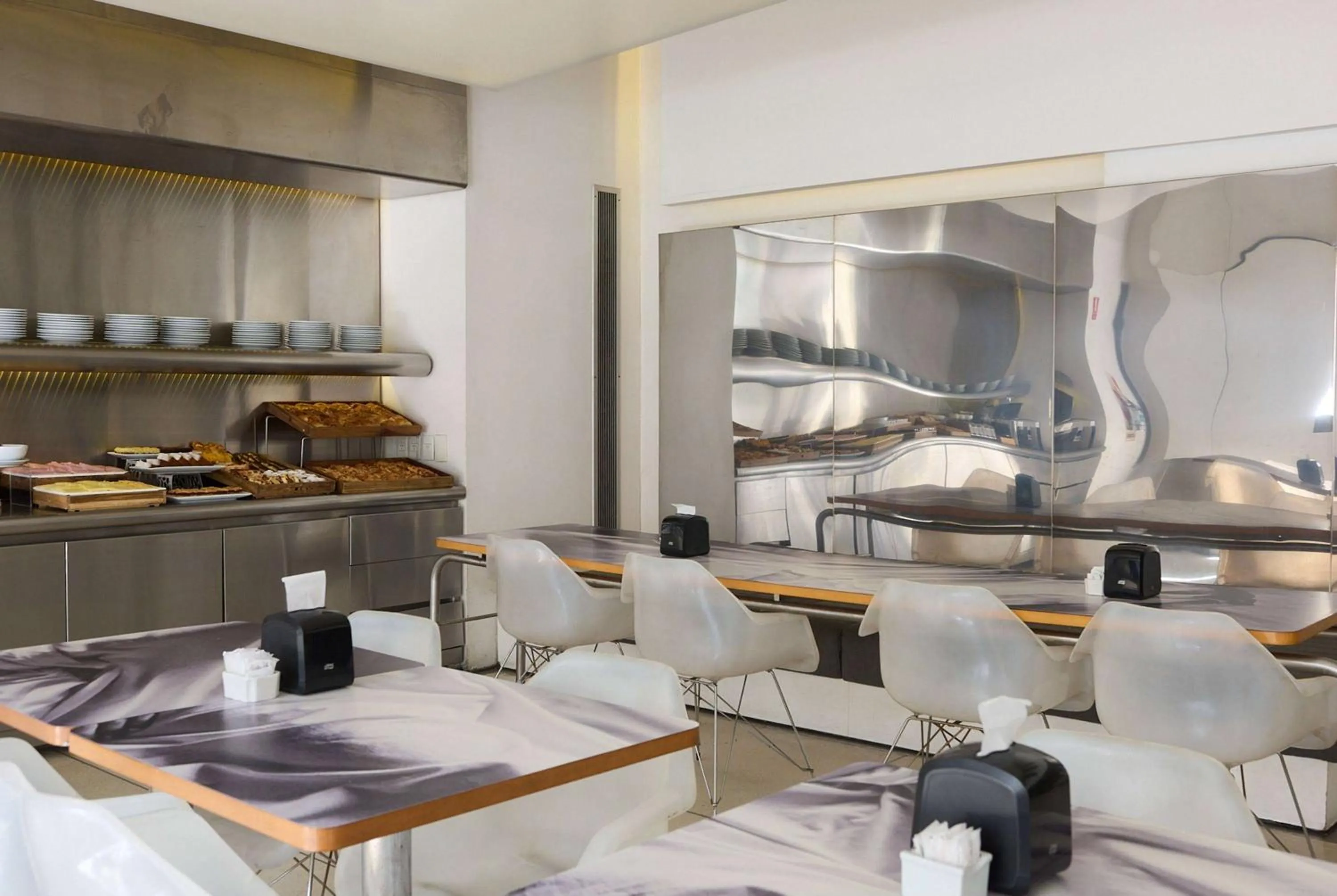 Restaurant/places to eat in Dazzler by Wyndham Buenos Aires Recoleta