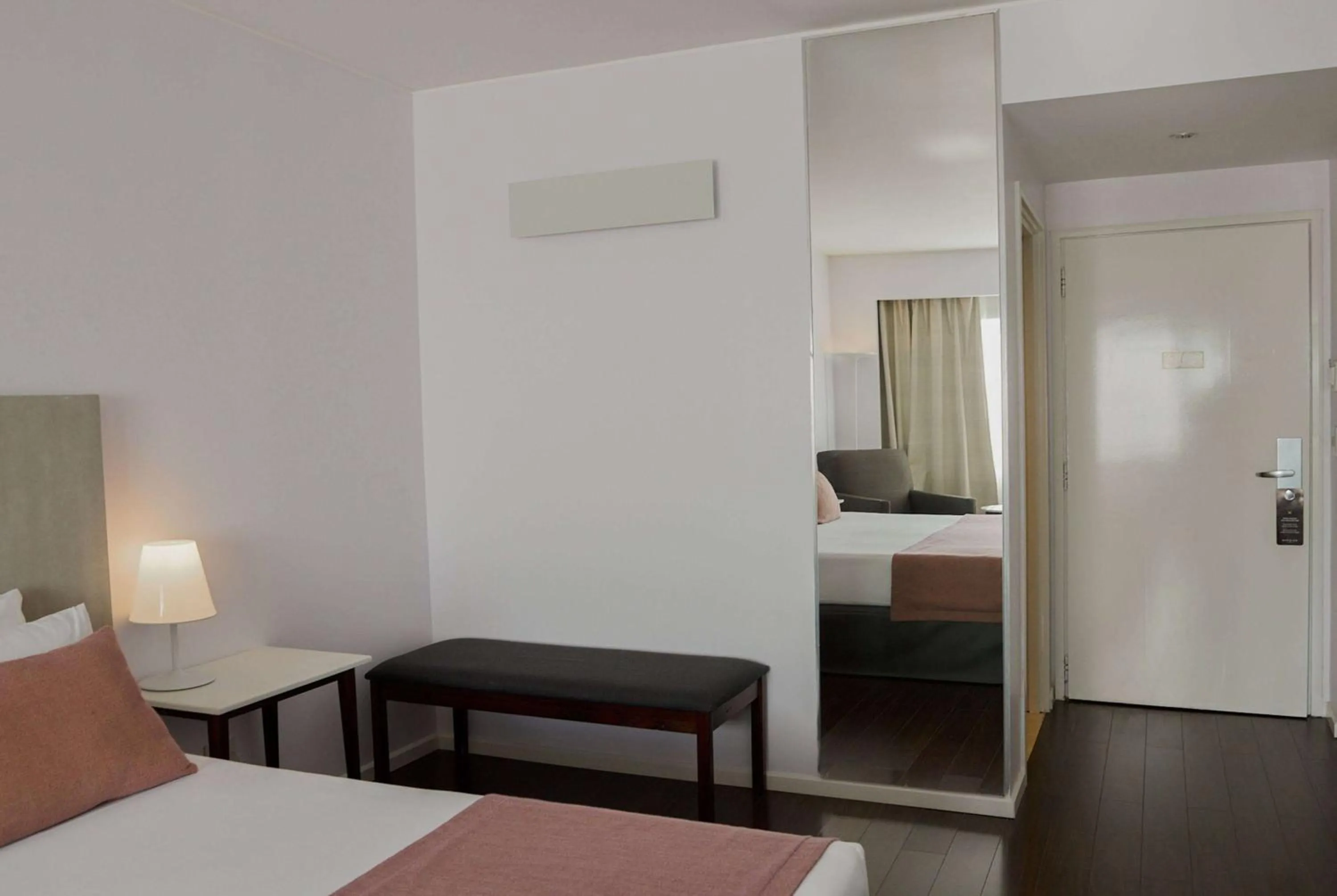 Photo of the whole room, Bed in Dazzler by Wyndham Buenos Aires Recoleta