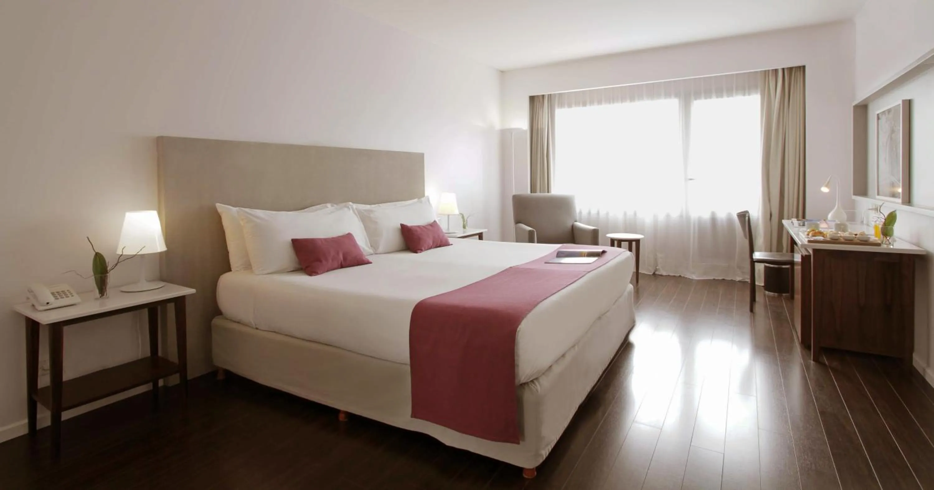 Photo of the whole room, Bed in Dazzler by Wyndham Buenos Aires Recoleta