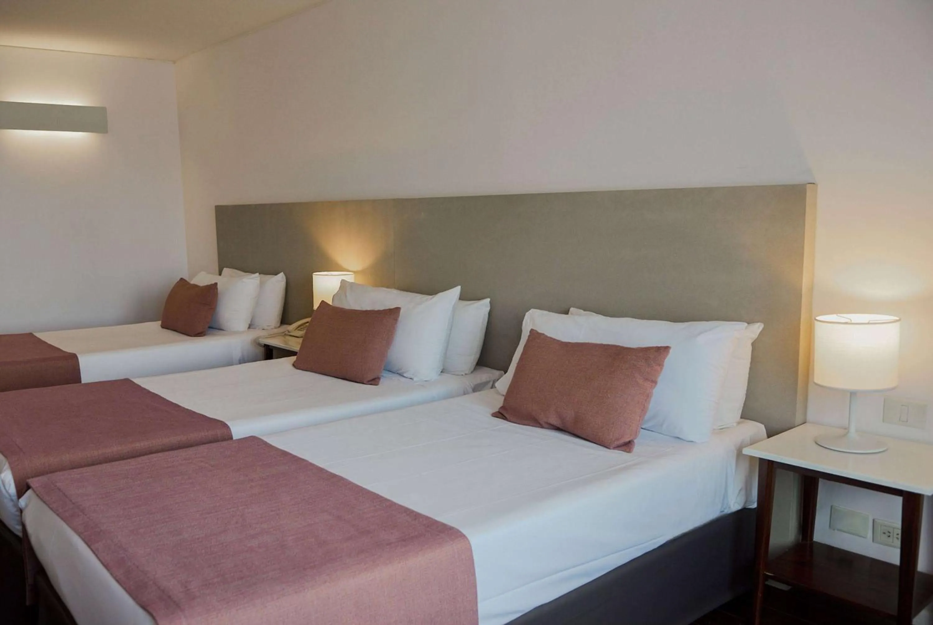 Photo of the whole room, Bed in Dazzler by Wyndham Buenos Aires Recoleta