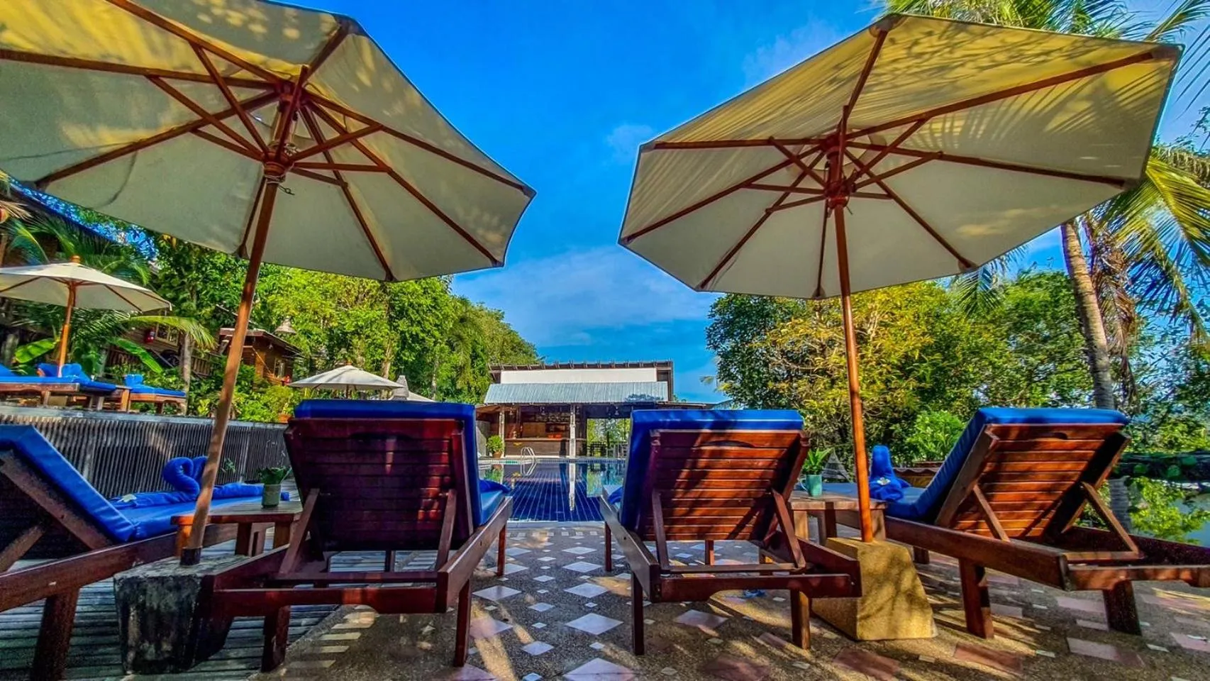 Swimming pool in Chaweng Park Place