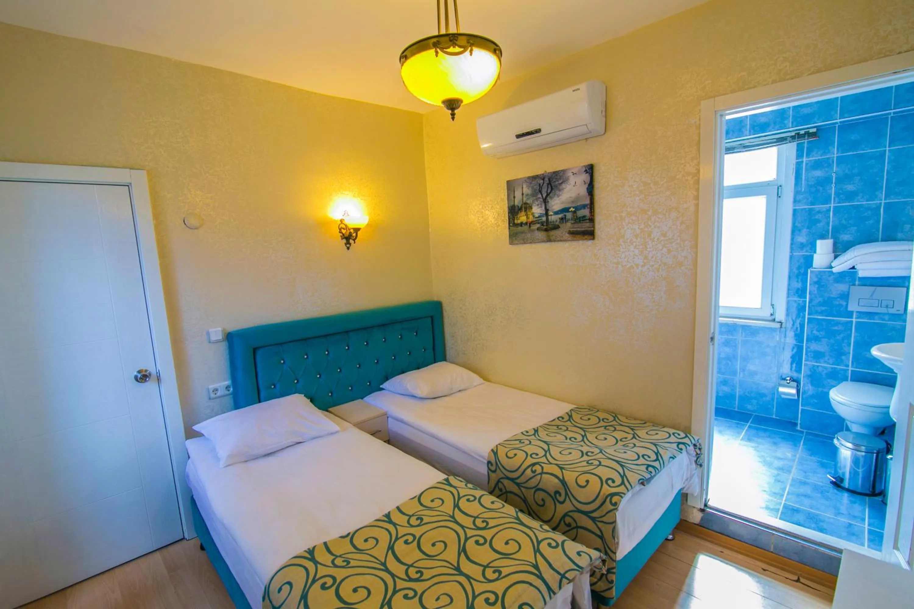 Photo of the whole room, Bed in Ancient Town Hotel