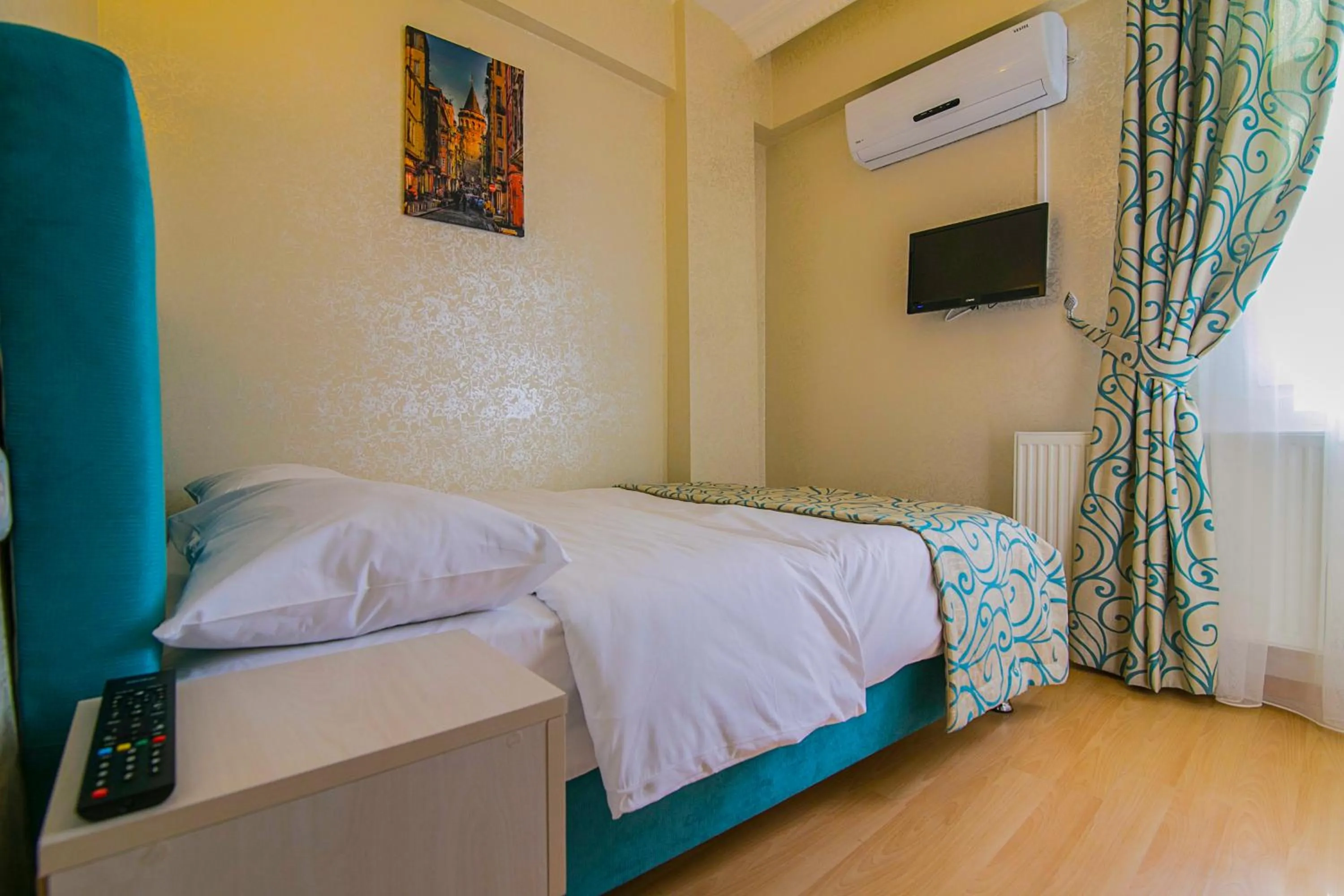 Photo of the whole room, Bed in Ancient Town Hotel