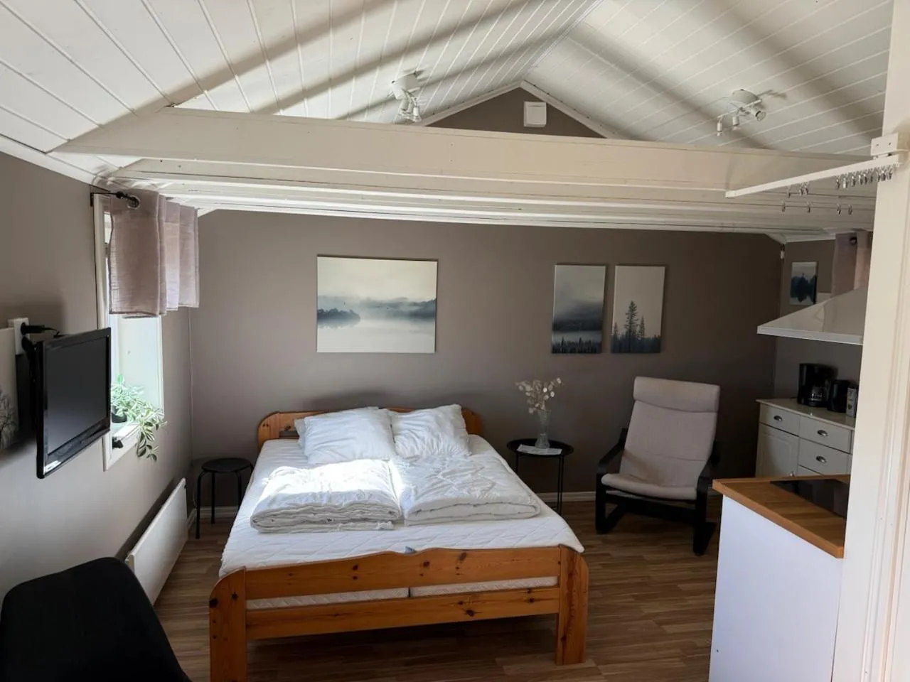 Guest House Stare