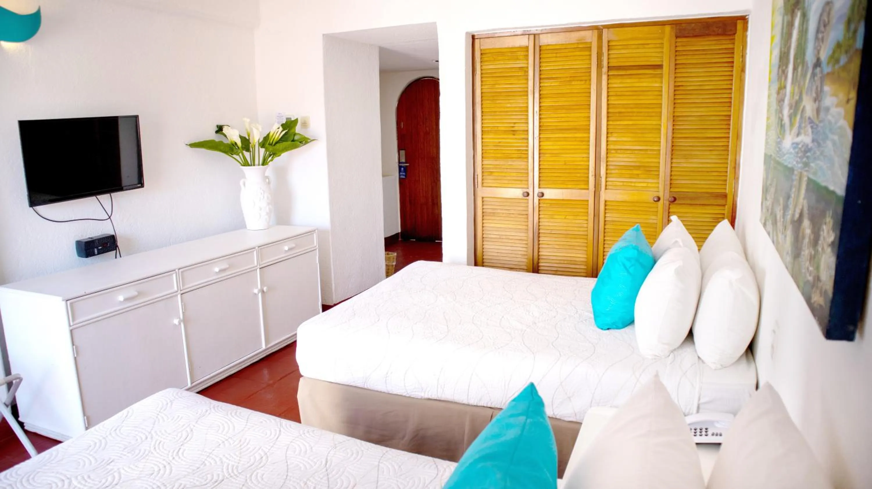 Photo of the whole room, Bed in Hotel Marina Resort & Beach Club