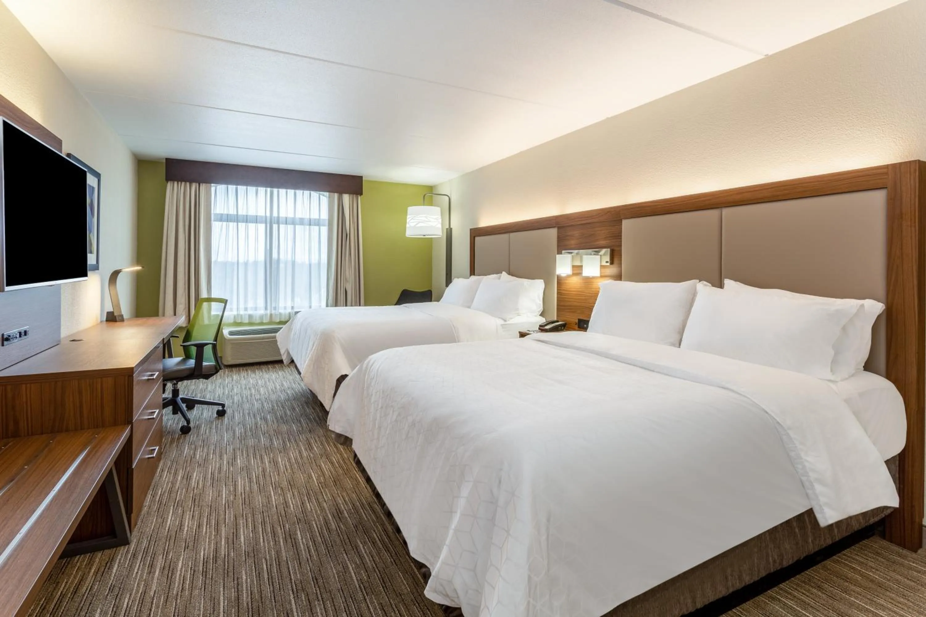 Photo of the whole room, Bed in Holiday Inn Express & Suites Cedar Falls - Waterloo by IHG