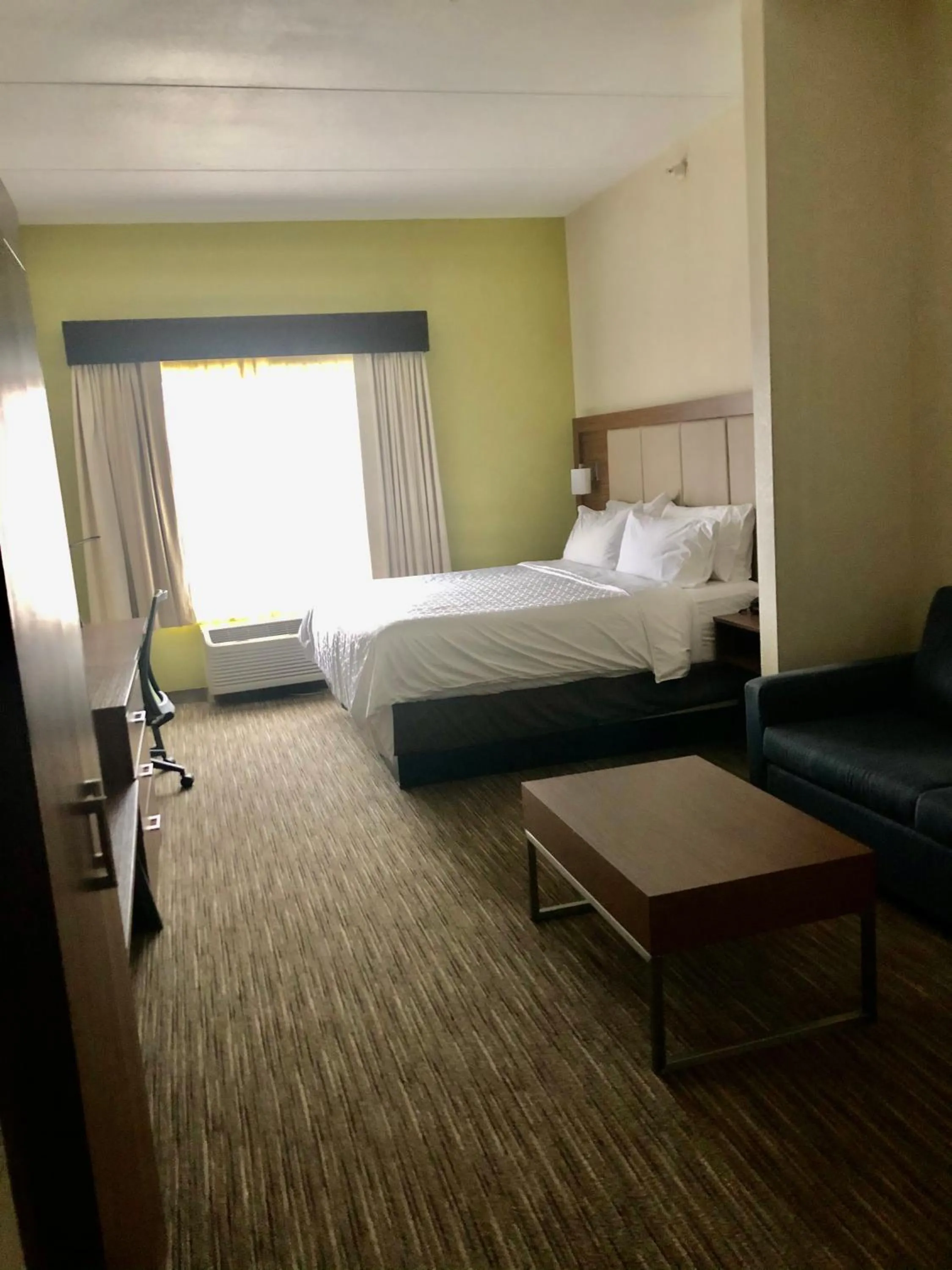 Bed in Holiday Inn Express & Suites Cedar Falls - Waterloo by IHG