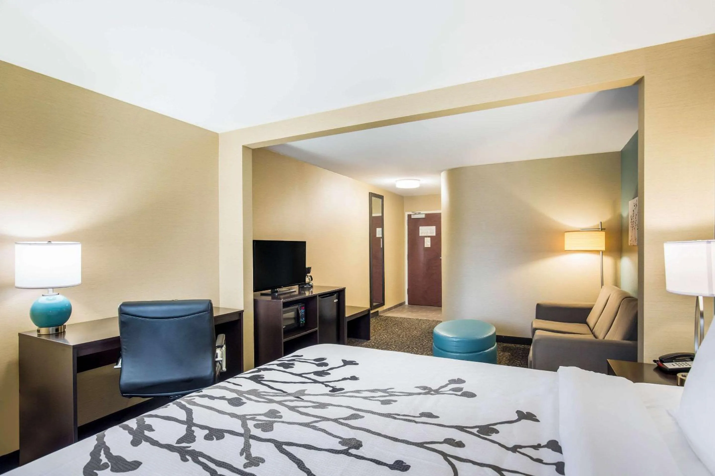 Bedroom, Bed in Sleep Inn & Suites Dunmore